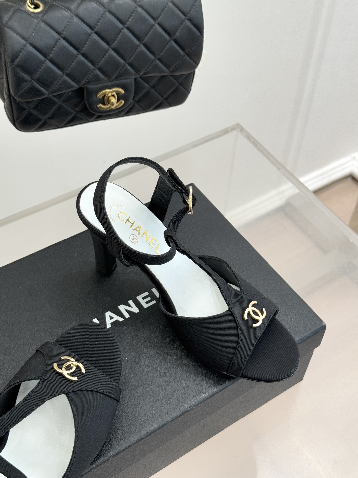 CHANE* ｜小香26P双C鱼嘴T字带高跟凉鞋将法式优雅刻入步履之间经典鱼嘴勾勒含蓄性感T字带利落修饰