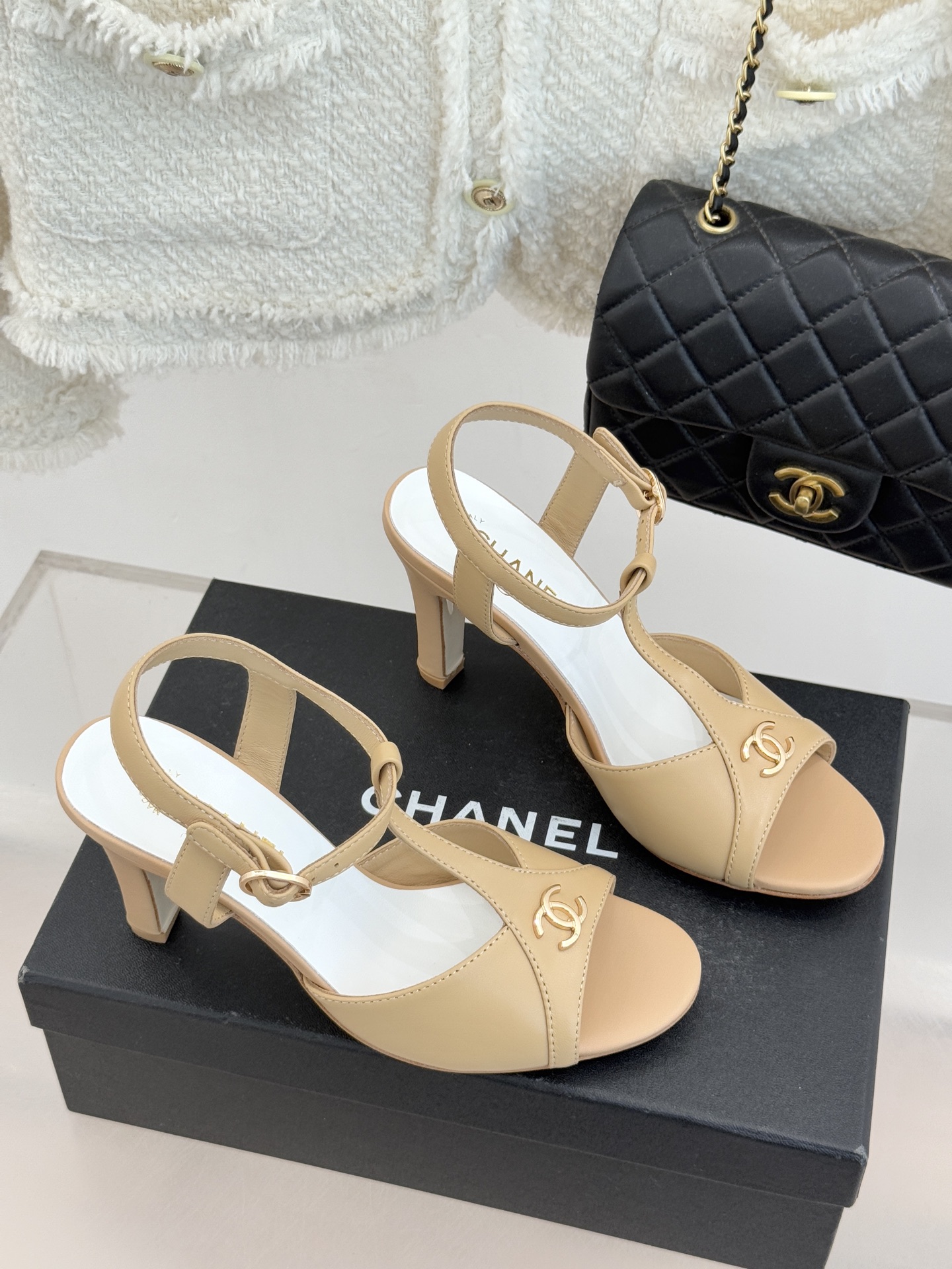 CHANE* ｜小香26P双C鱼嘴T字带高跟凉鞋将法式优雅刻入步履之间经典鱼嘴勾勒含蓄性感T字带利落修饰