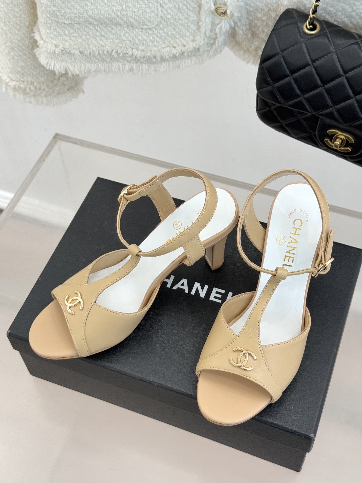 CHANE* ｜小香26P双C鱼嘴T字带高跟凉鞋将法式优雅刻入步履之间经典鱼嘴勾勒含蓄性感T字带利落修饰