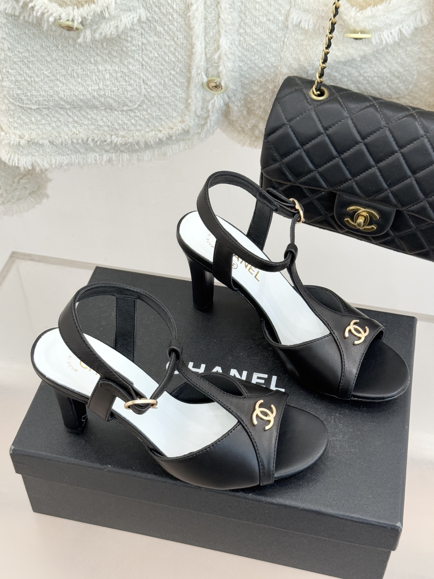 CHANE* ｜小香26P双C鱼嘴T字带高跟凉鞋将法式优雅刻入步履之间经典鱼嘴勾勒含蓄性感T字带利落修饰