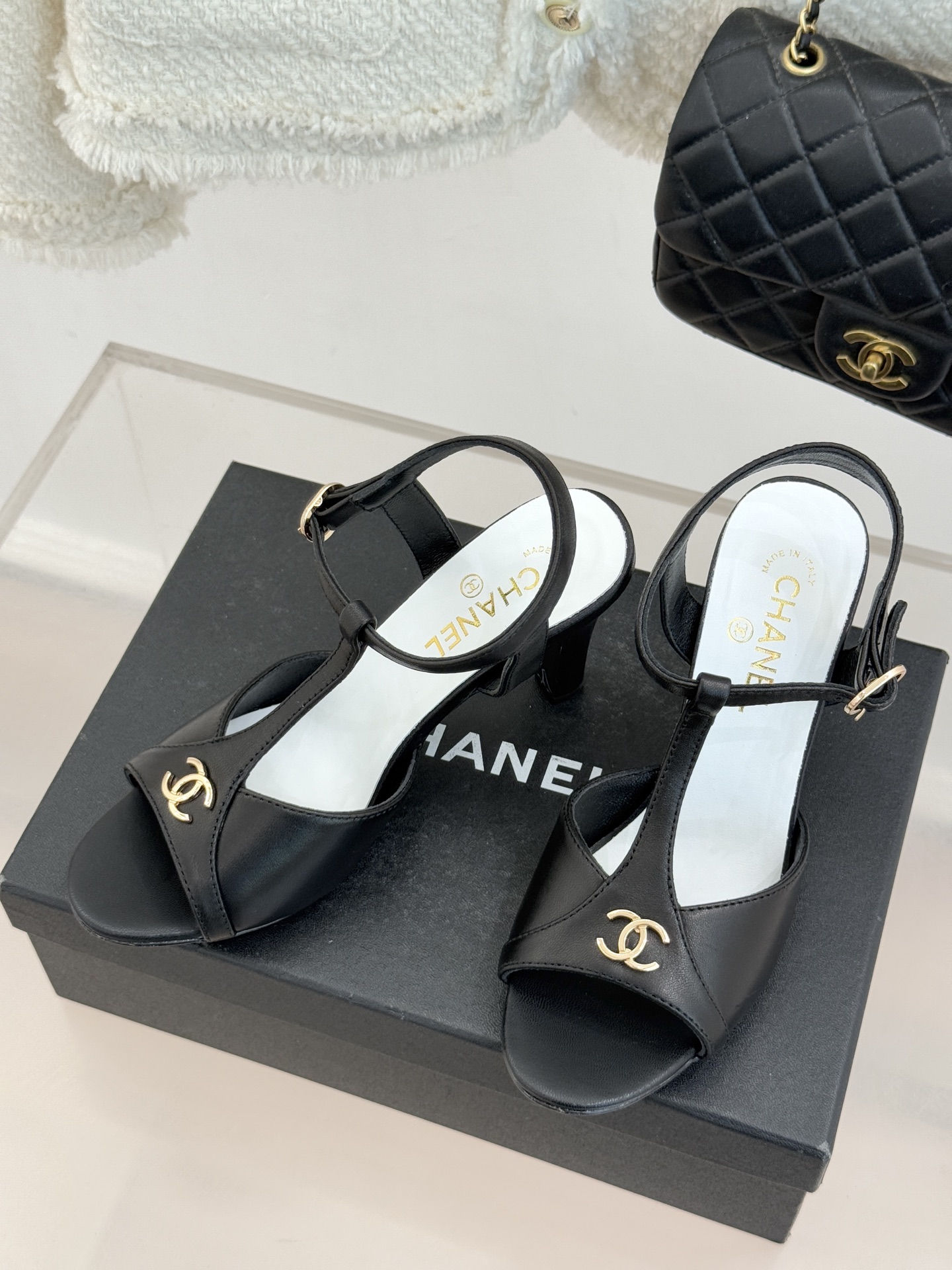 CHANE* ｜小香26P双C鱼嘴T字带高跟凉鞋将法式优雅刻入步履之间经典鱼嘴勾勒含蓄性感T字带利落修饰