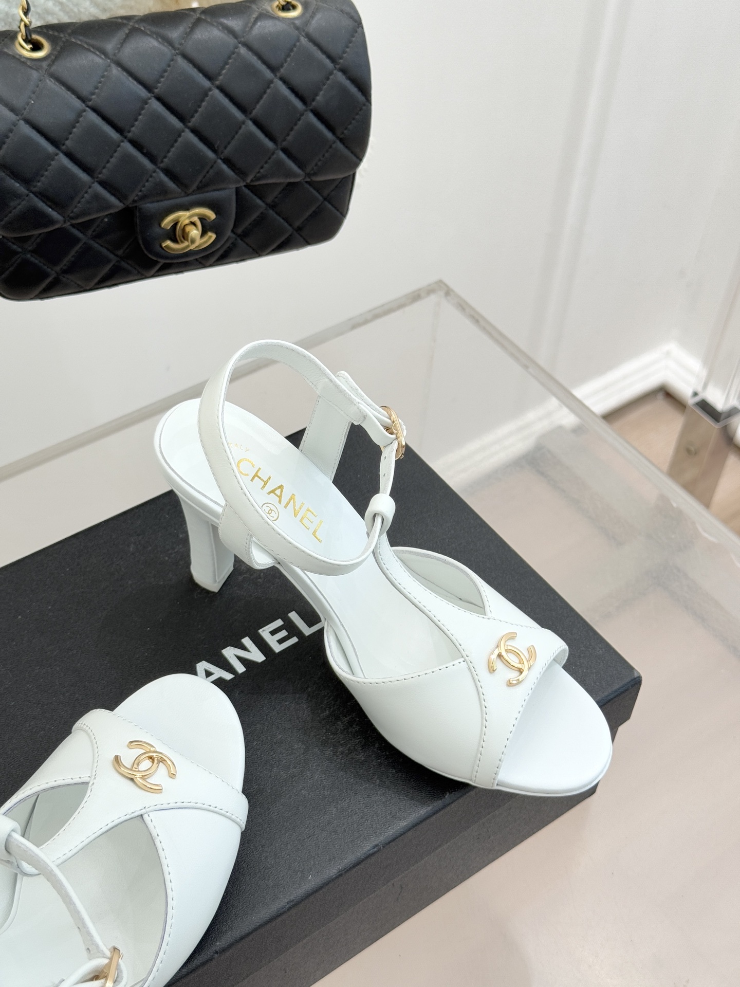 CHANE* ｜小香26P双C鱼嘴T字带高跟凉鞋将法式优雅刻入步履之间经典鱼嘴勾勒含蓄性感T字带利落修饰