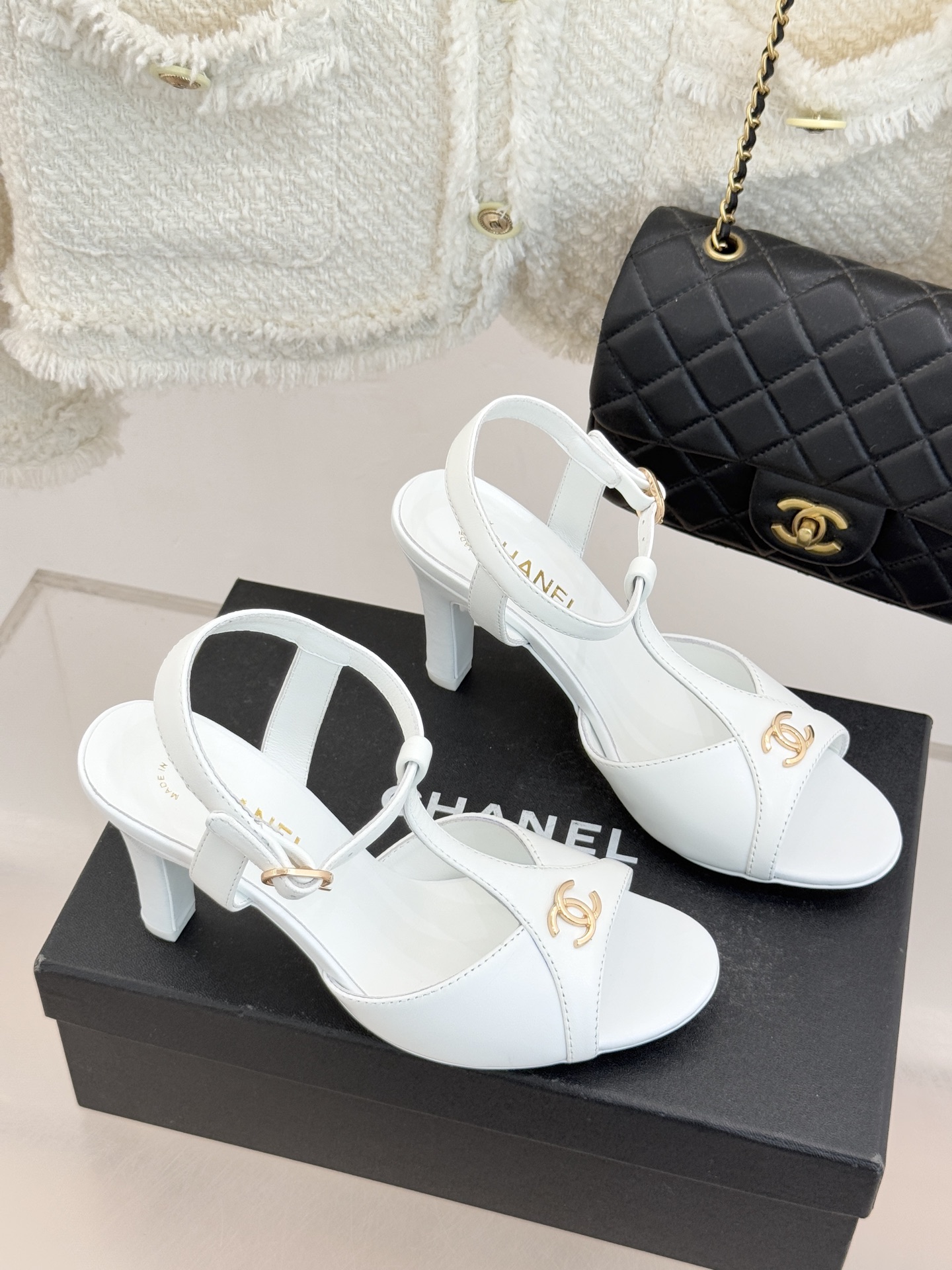 CHANE* ｜小香26P双C鱼嘴T字带高跟凉鞋将法式优雅刻入步履之间经典鱼嘴勾勒含蓄性感T字带利落修饰