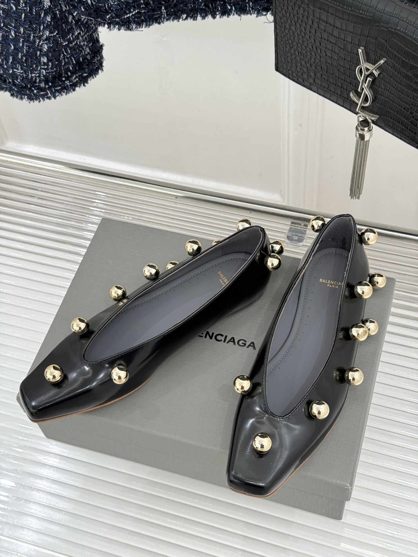 Chloe/蔻依Cleia26WF新品金属圆珠方头平底单鞋以法式极简勾勒慵懒优雅。利落方头修饰脚型温润哑