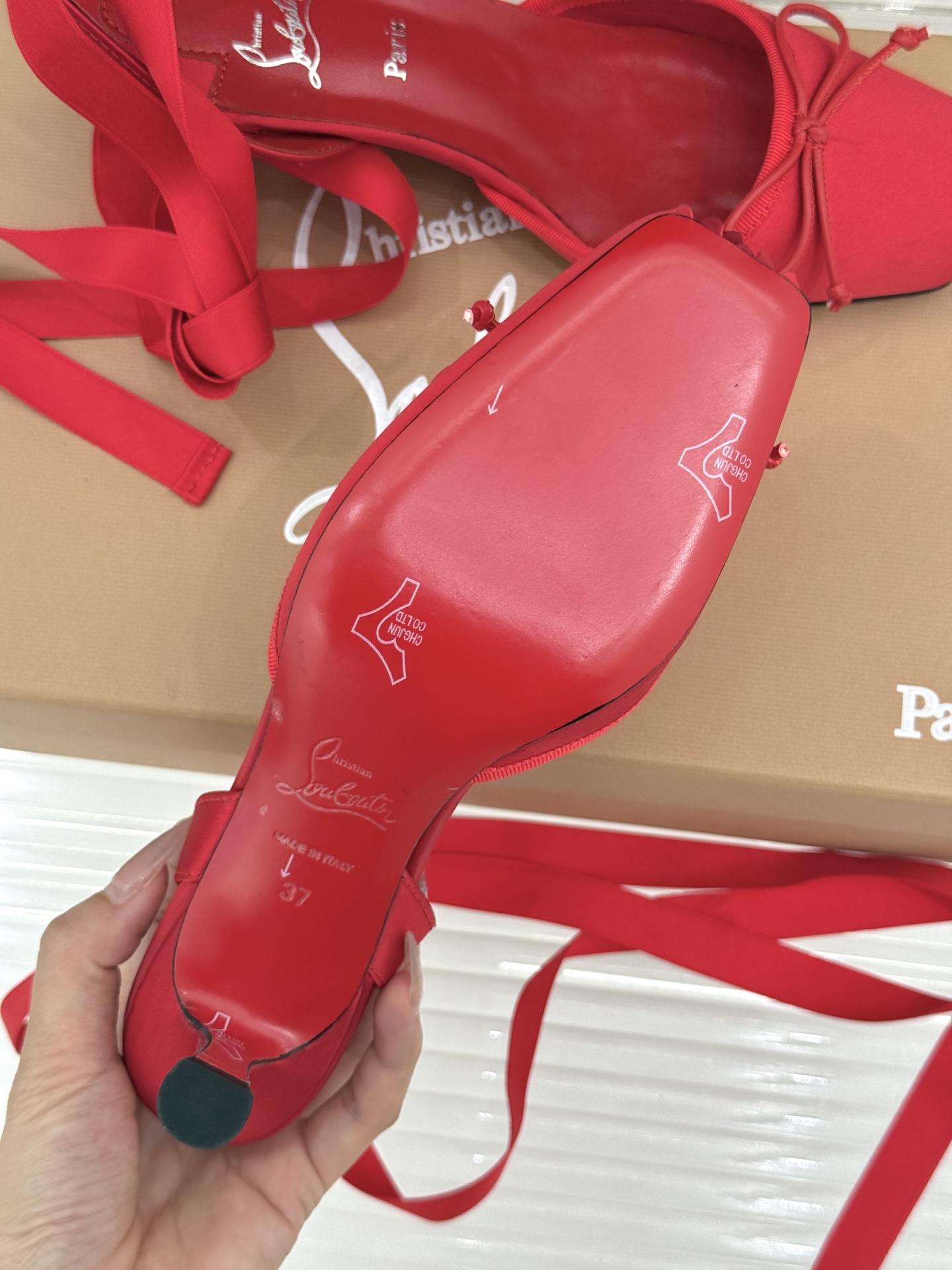 ChristinLouboutin/CL25WF新品猪鼻子蝴蝶结高跟凉鞋在时尚的舞台上CL始终是璀璨的明