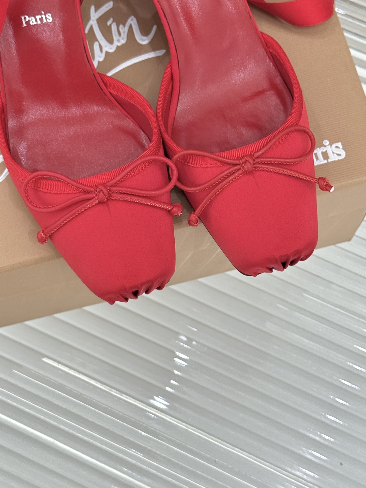 ChristinLouboutin/CL25WF新品猪鼻子蝴蝶结高跟凉鞋在时尚的舞台上CL始终是璀璨的明