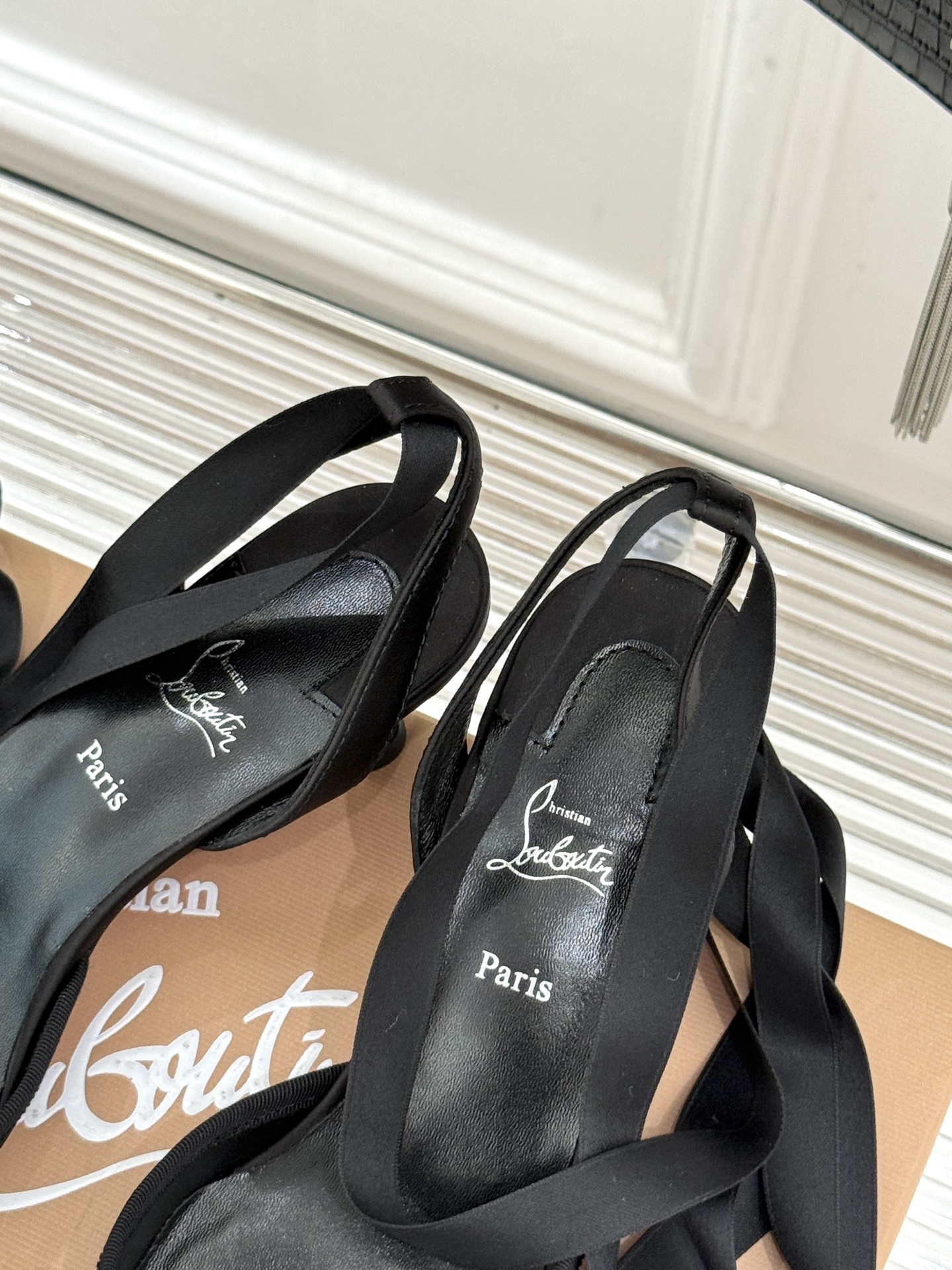 ChristinLouboutin/CL25WF新品猪鼻子蝴蝶结高跟凉鞋在时尚的舞台上CL始终是璀璨的明