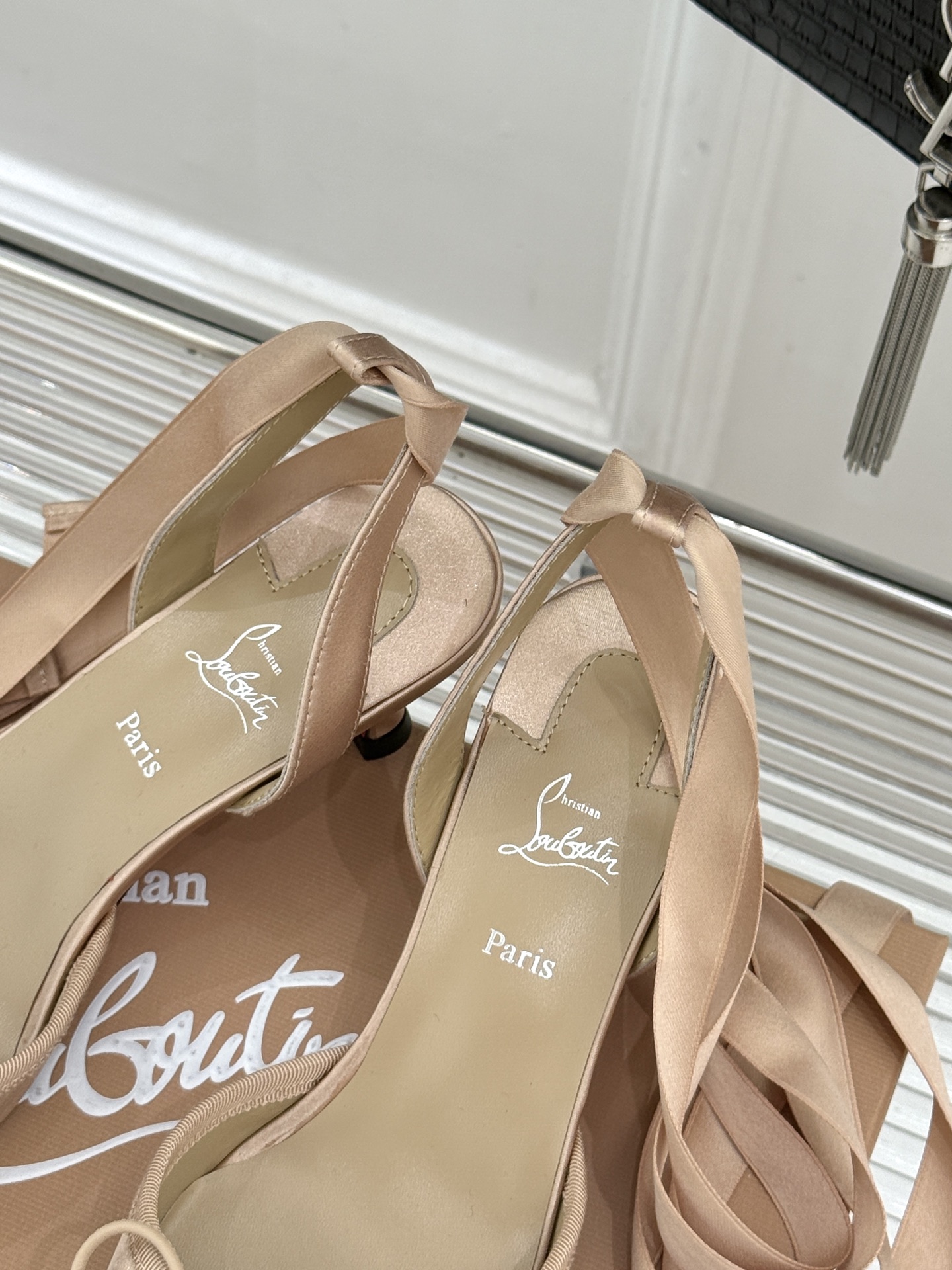 ChristinLouboutin/CL25WF新品猪鼻子蝴蝶结高跟凉鞋在时尚的舞台上CL始终是璀璨的明