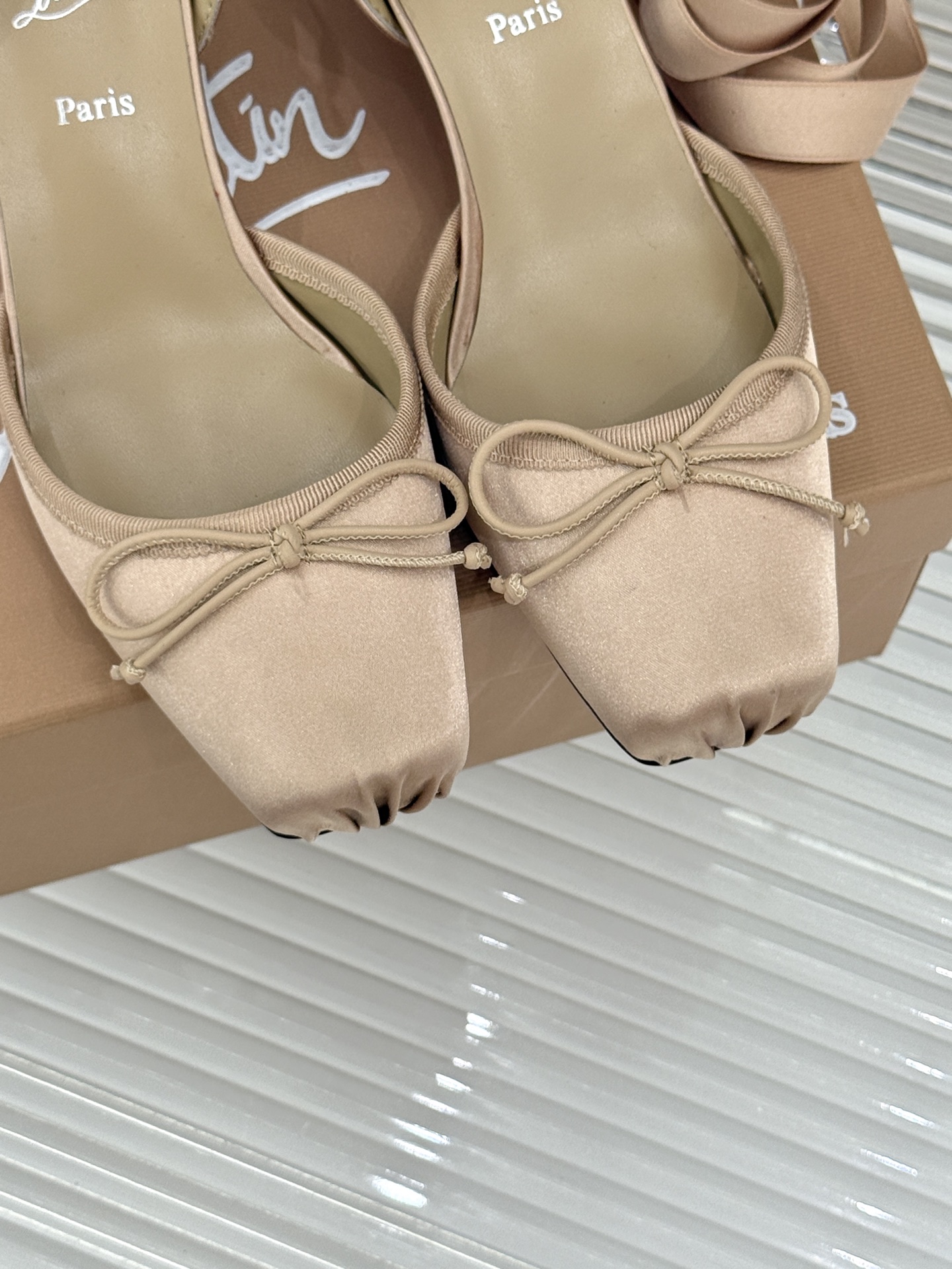 ChristinLouboutin/CL25WF新品猪鼻子蝴蝶结高跟凉鞋在时尚的舞台上CL始终是璀璨的明