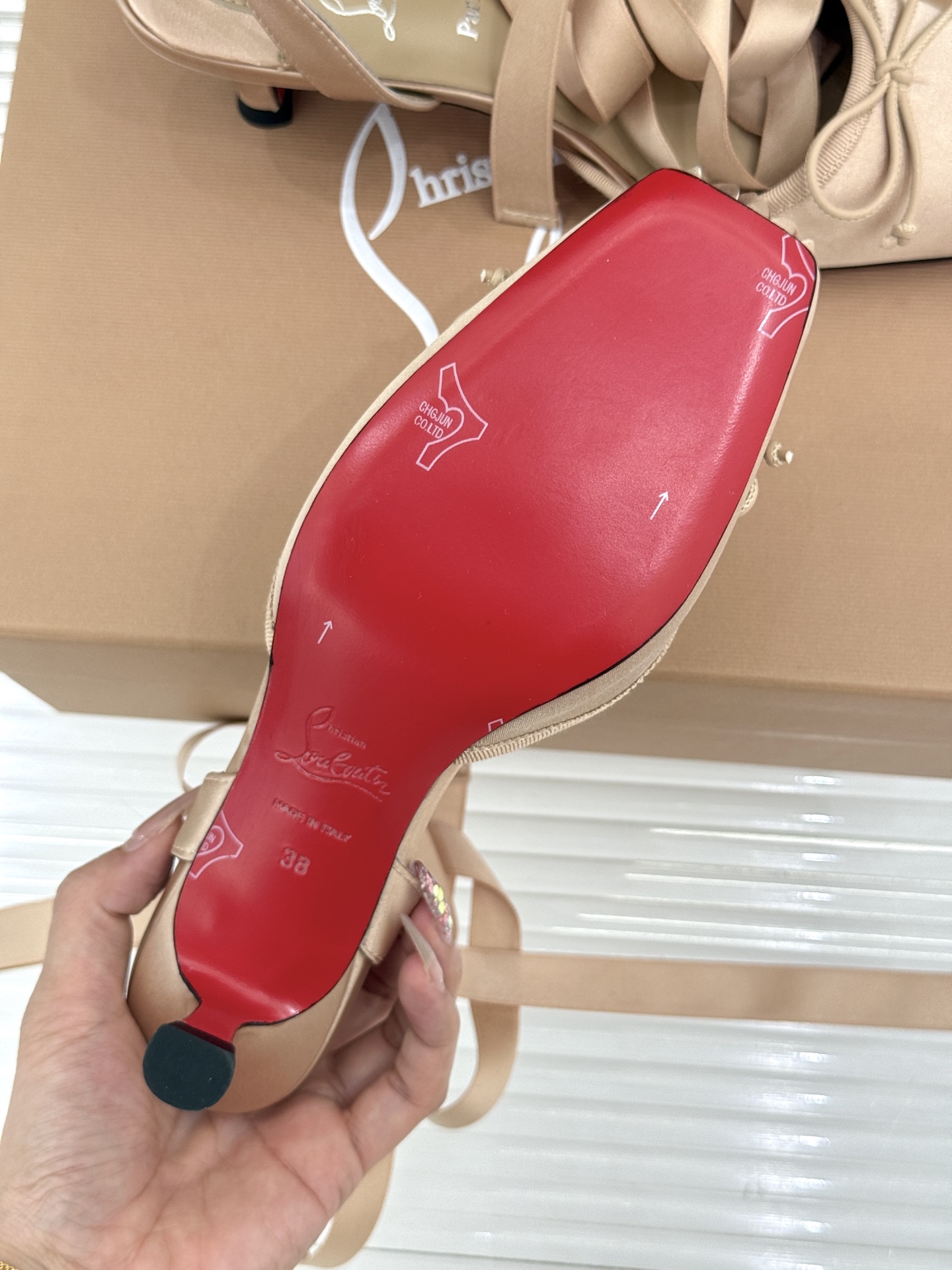 ChristinLouboutin/CL25WF新品猪鼻子蝴蝶结高跟凉鞋在时尚的舞台上CL始终是璀璨的明