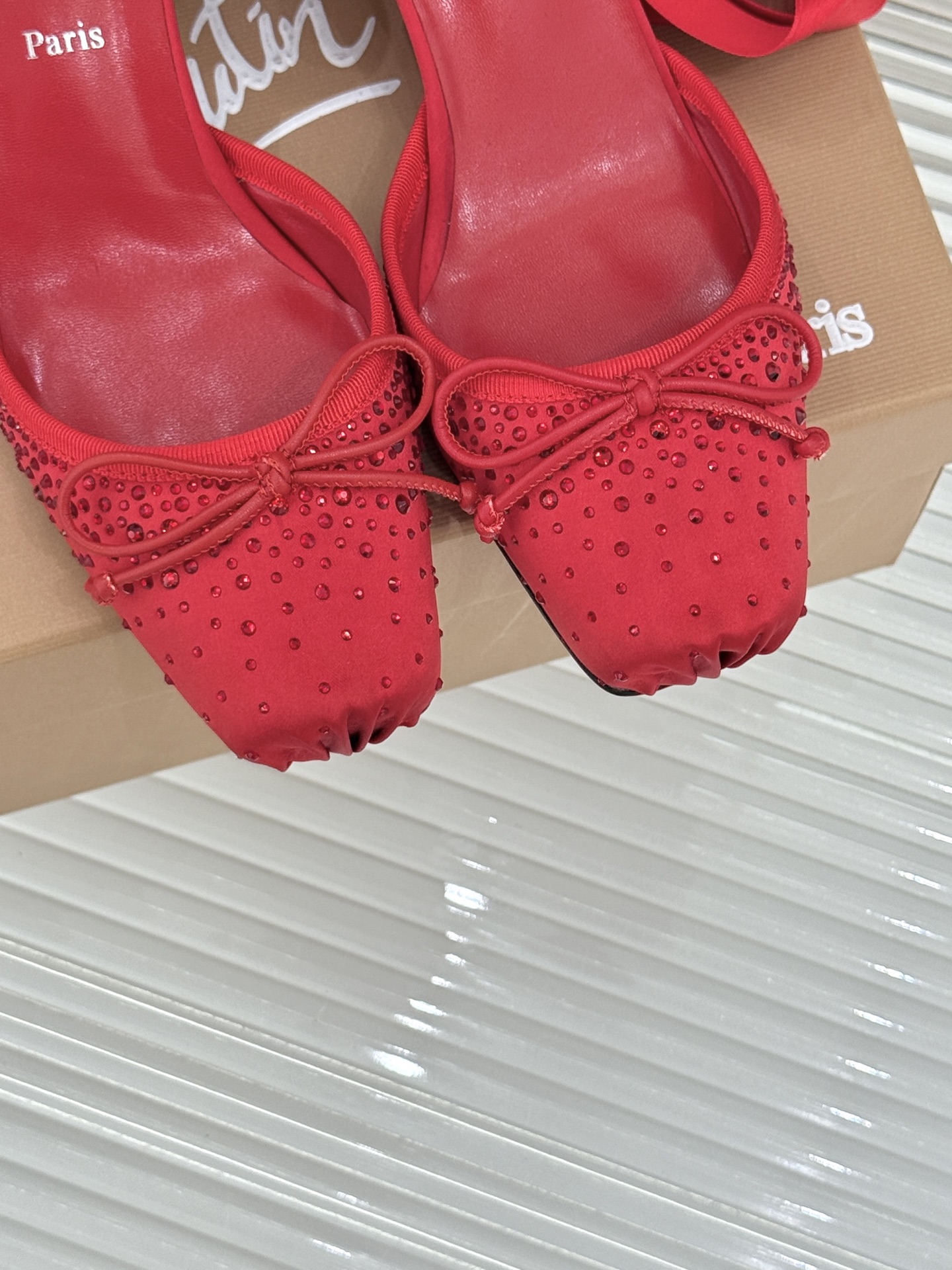 ChristinLouboutin/CL25WF新品猪鼻子蝴蝶结高跟凉鞋在时尚的舞台上CL始终是璀璨的明