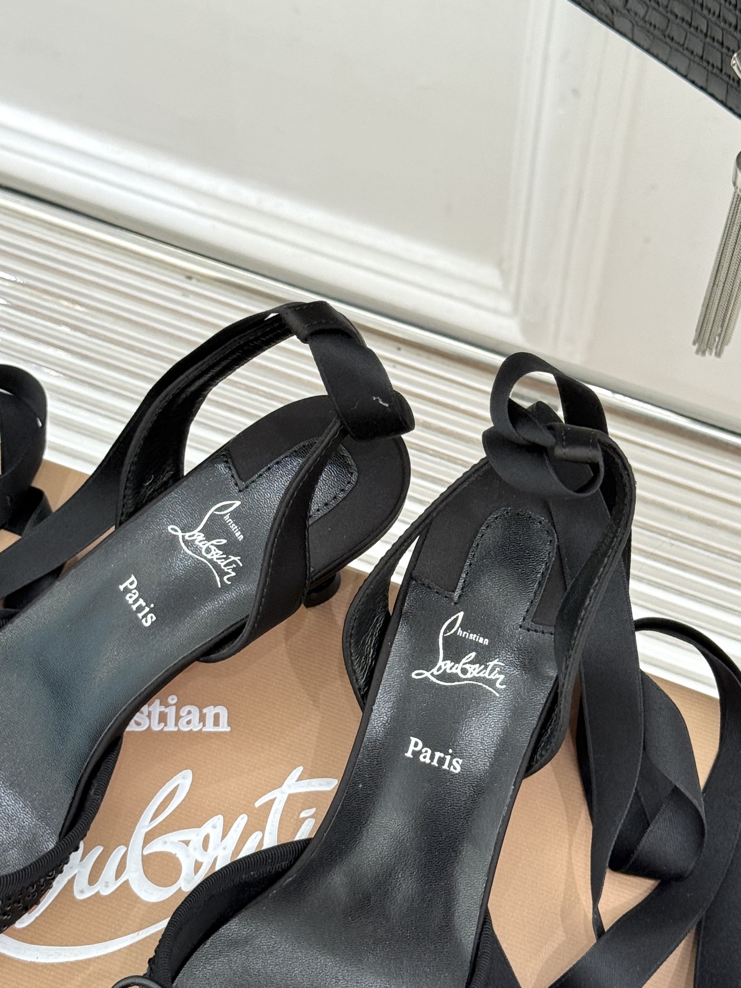 ChristinLouboutin/CL25WF新品猪鼻子蝴蝶结高跟凉鞋在时尚的舞台上CL始终是璀璨的明