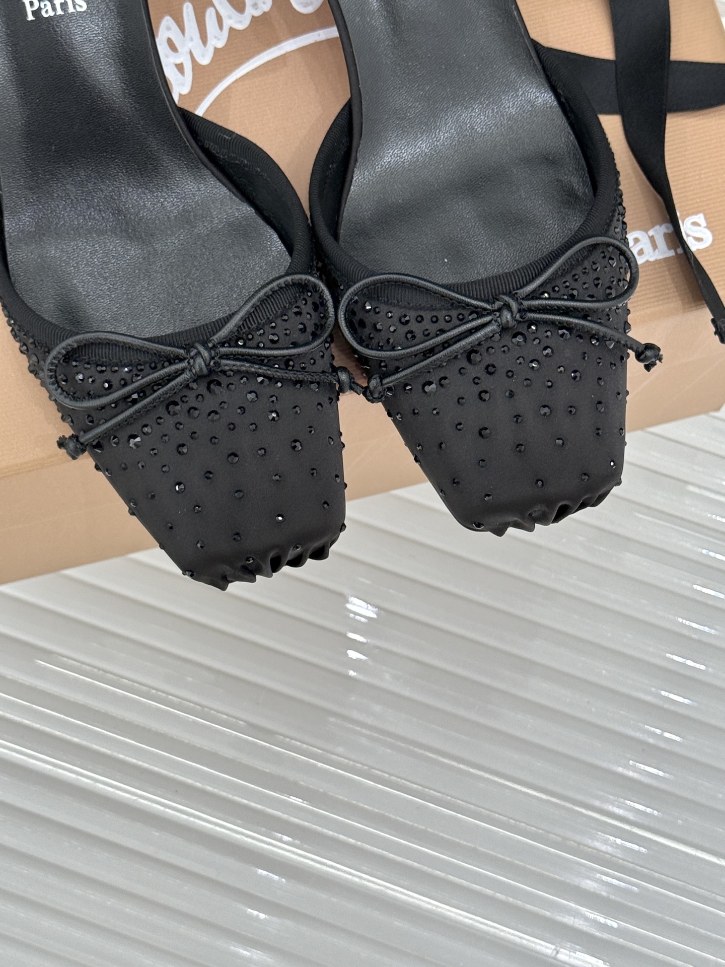 ChristinLouboutin/CL25WF新品猪鼻子蝴蝶结高跟凉鞋在时尚的舞台上CL始终是璀璨的明