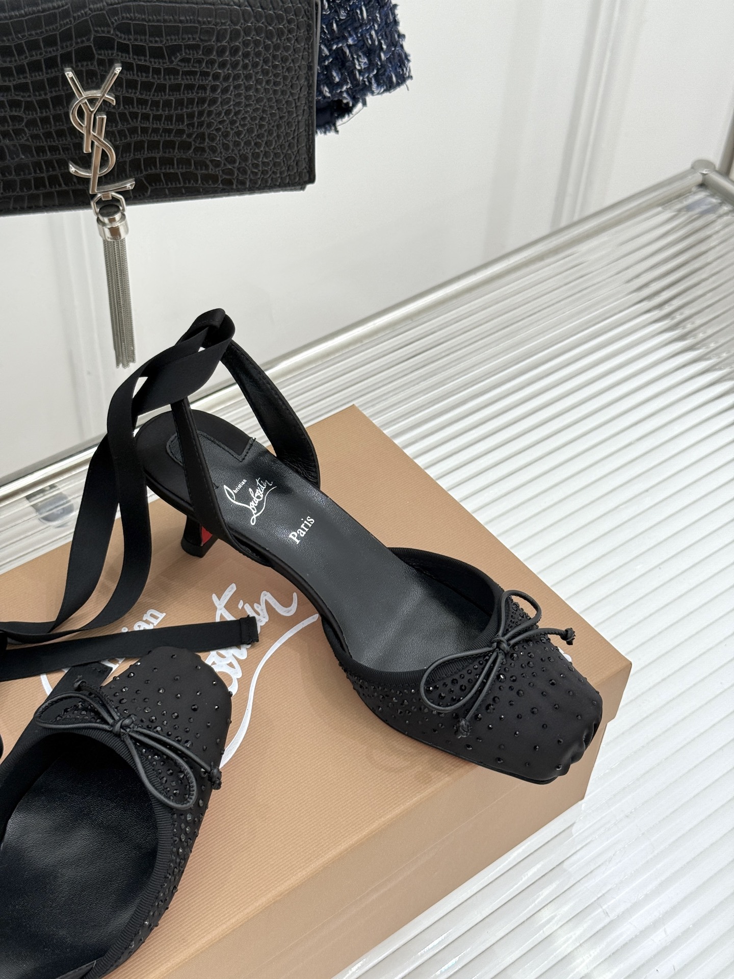 ChristinLouboutin/CL25WF新品猪鼻子蝴蝶结高跟凉鞋在时尚的舞台上CL始终是璀璨的明