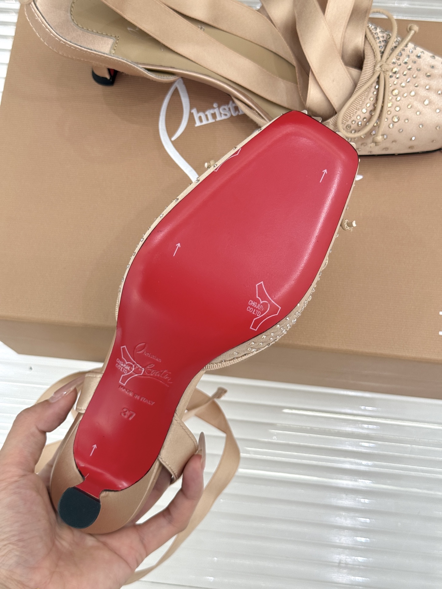 ChristinLouboutin/CL25WF新品猪鼻子蝴蝶结高跟凉鞋在时尚的舞台上CL始终是璀璨的明