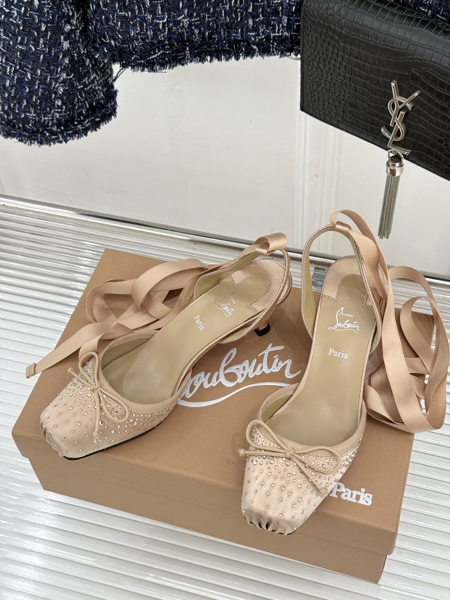 ChristinLouboutin/CL25WF新品猪鼻子蝴蝶结高跟凉鞋在时尚的舞台上CL始终是璀璨的明