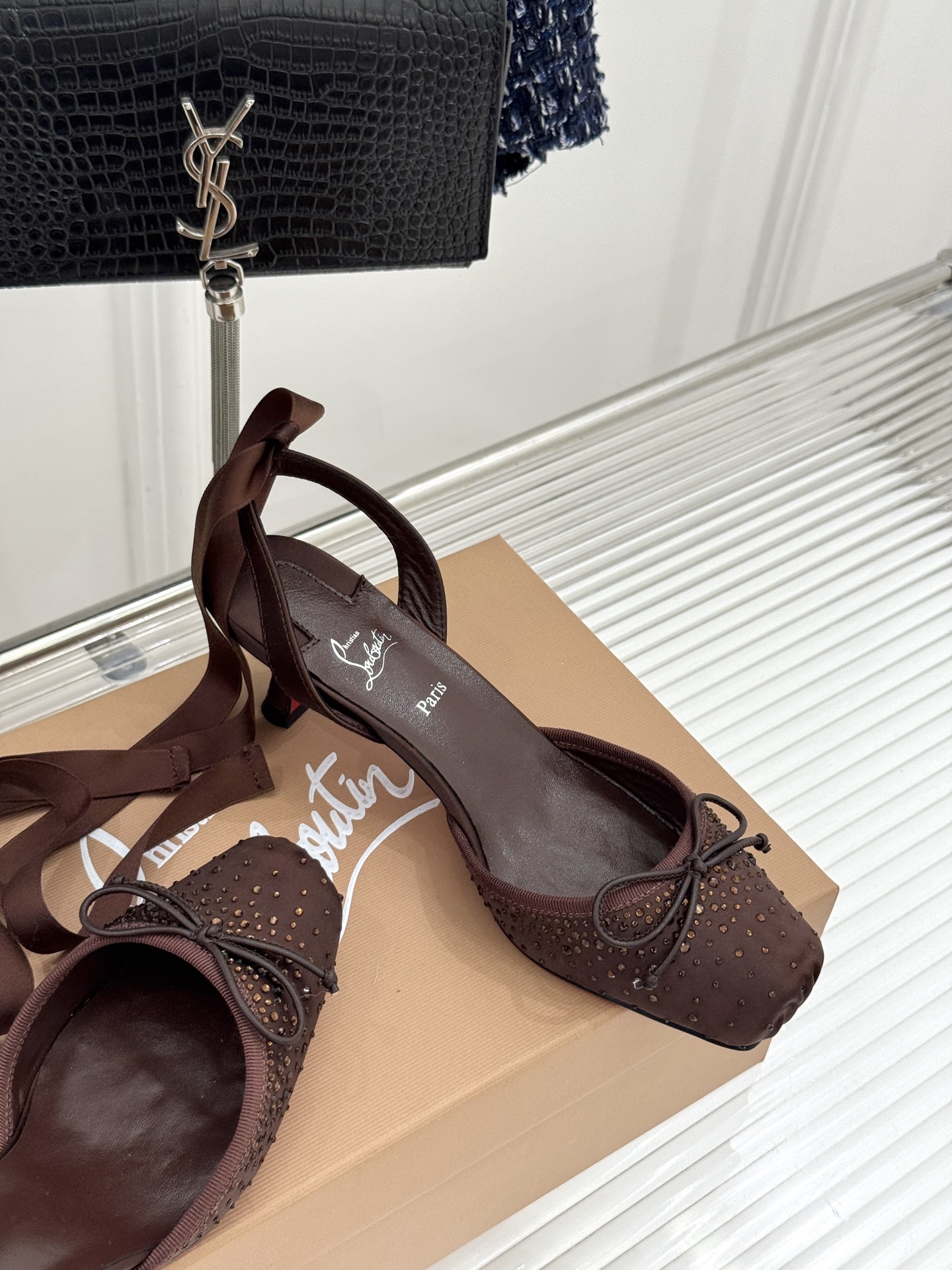 ChristinLouboutin/CL25WF新品猪鼻子蝴蝶结高跟凉鞋在时尚的舞台上CL始终是璀璨的明