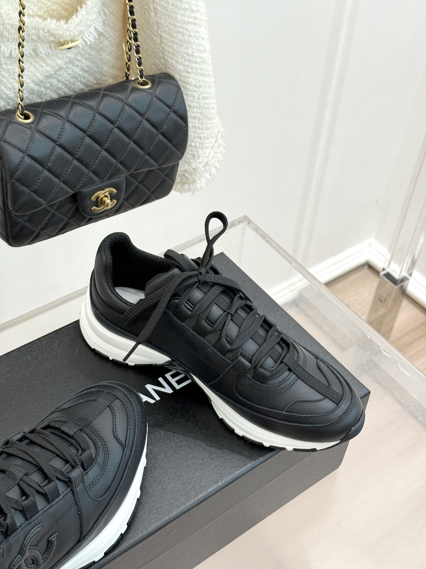 CHANE* ｜小香26S新品双C运动鞋时尚圈又双叒被香奈儿拿捏住了！就成了各路时髦精的心头好标志性的双