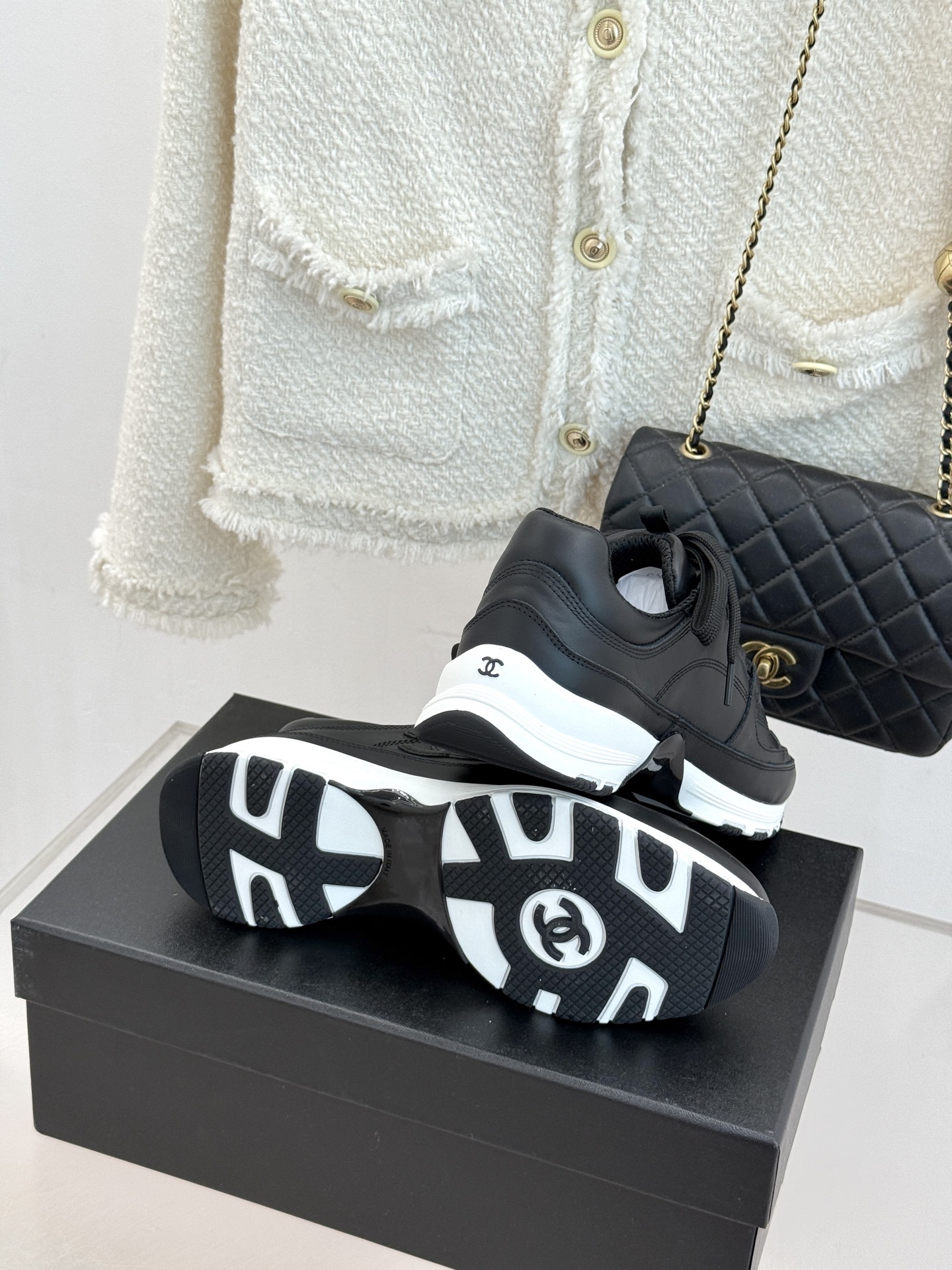 CHANE* ｜小香26S新品双C运动鞋时尚圈又双叒被香奈儿拿捏住了！就成了各路时髦精的心头好标志性的双