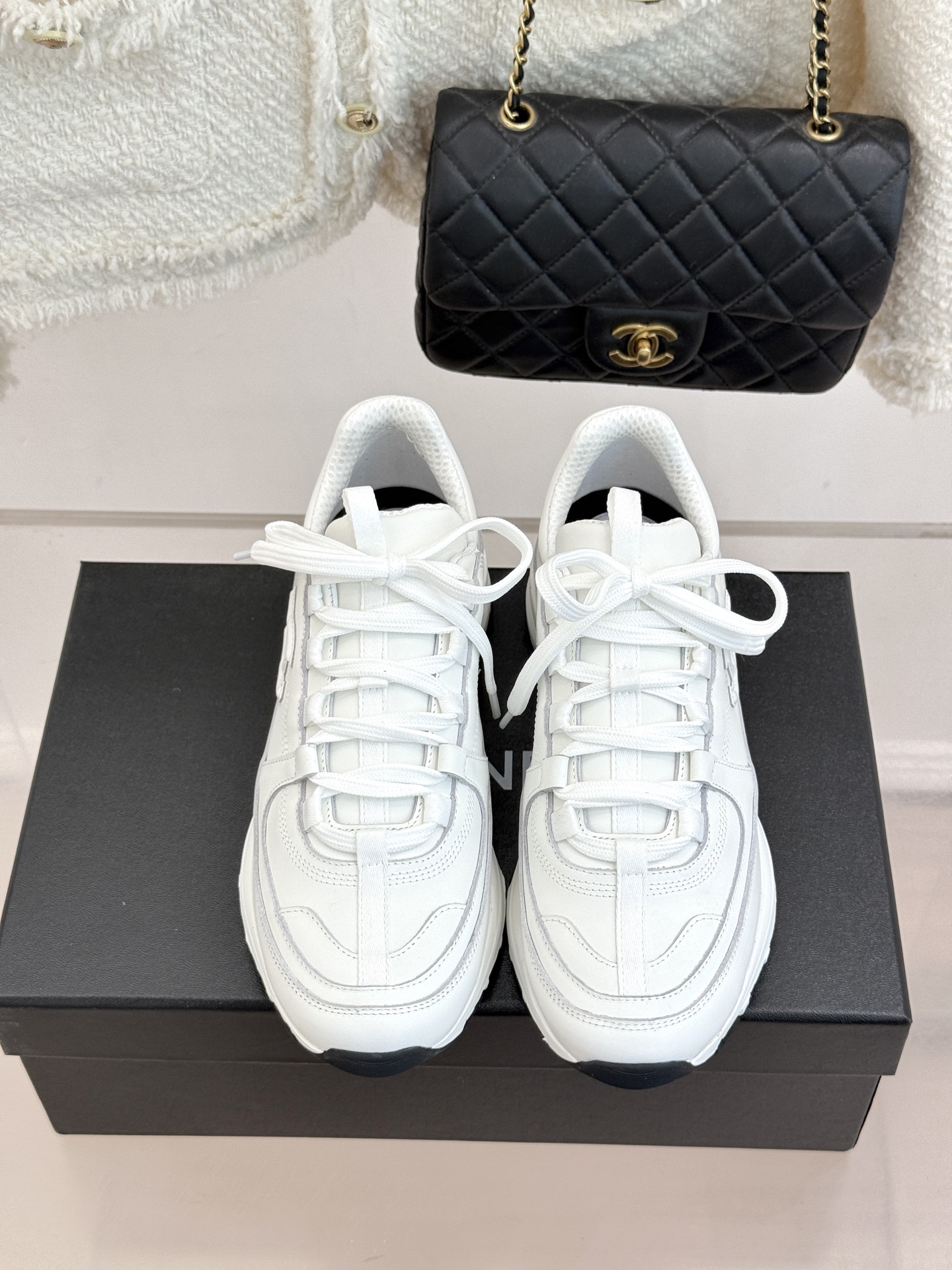 CHANE* ｜小香26S新品双C运动鞋时尚圈又双叒被香奈儿拿捏住了！就成了各路时髦精的心头好标志性的双