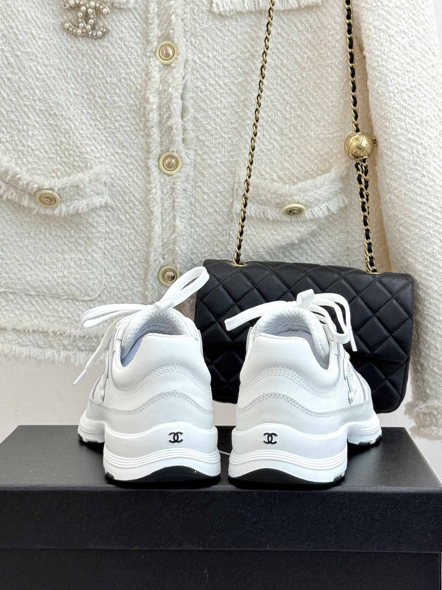 CHANE* ｜小香26S新品双C运动鞋时尚圈又双叒被香奈儿拿捏住了！就成了各路时髦精的心头好标志性的双