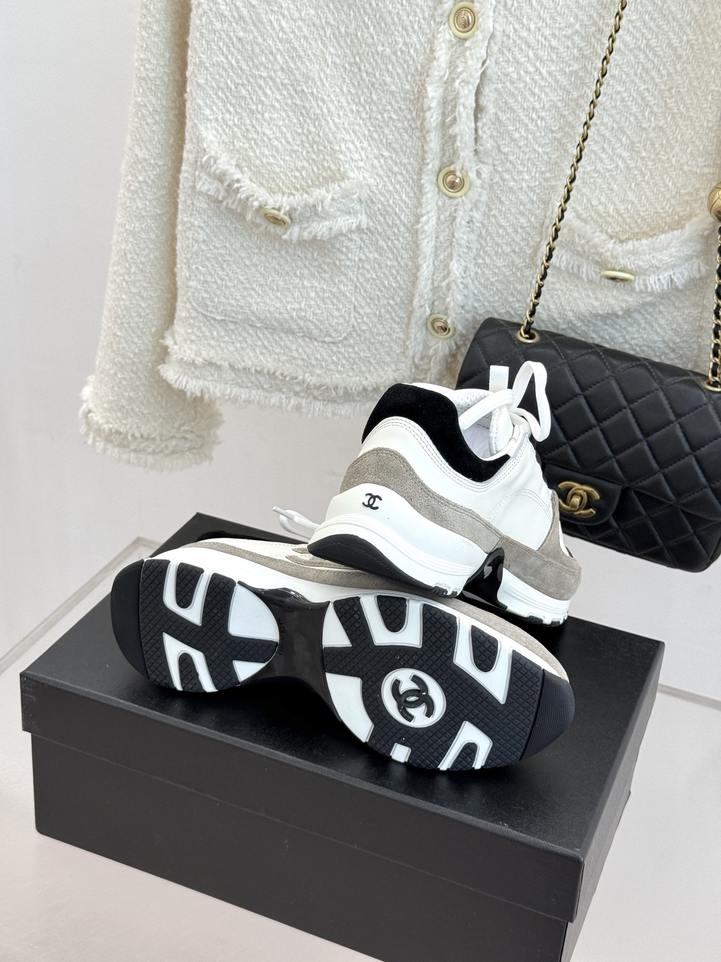 CHANE* ｜小香26S新品双C运动鞋时尚圈又双叒被香奈儿拿捏住了！就成了各路时髦精的心头好标志性的双