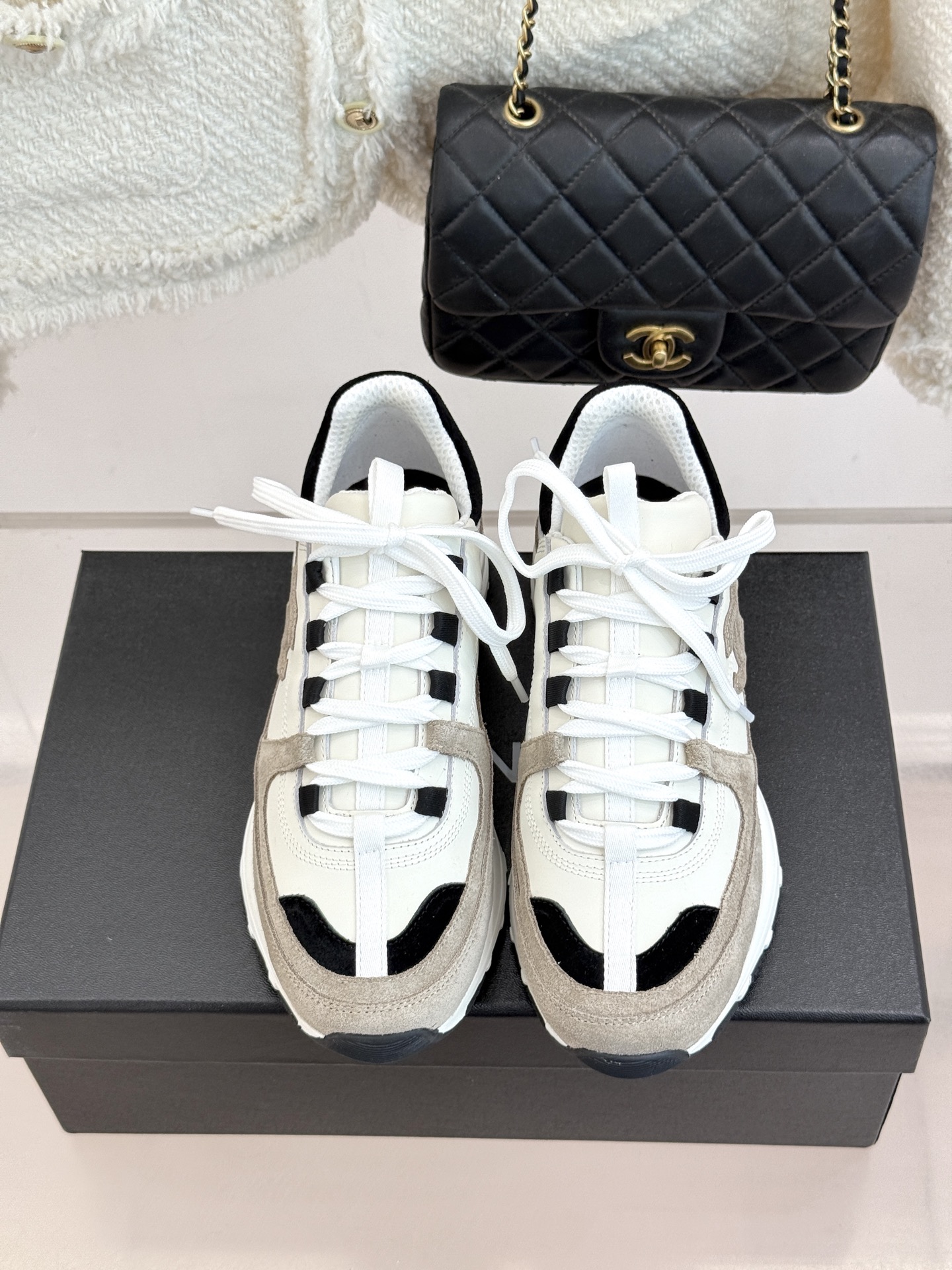 CHANE* ｜小香26S新品双C运动鞋时尚圈又双叒被香奈儿拿捏住了！就成了各路时髦精的心头好标志性的双
