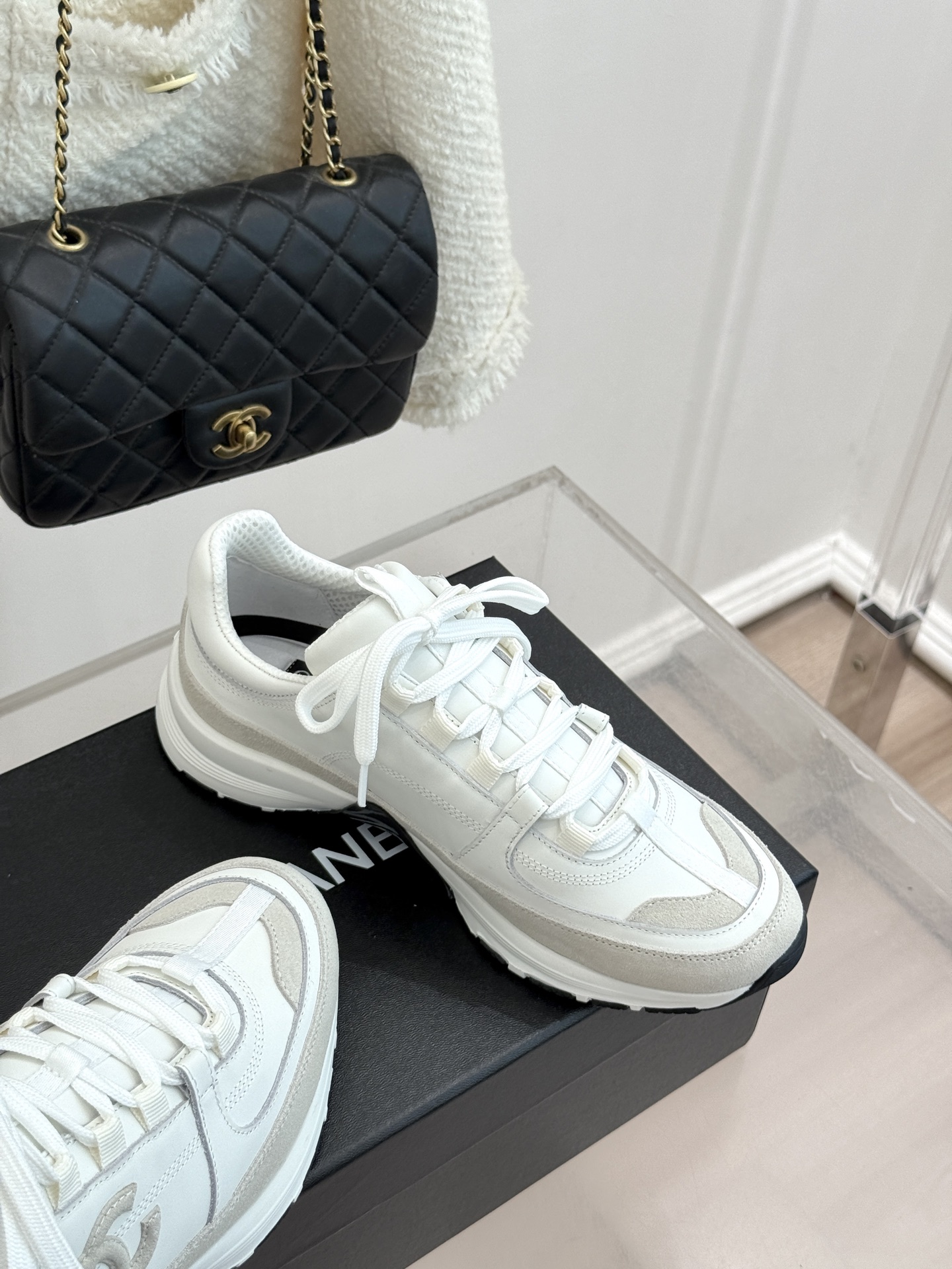 CHANE* ｜小香26S新品双C运动鞋时尚圈又双叒被香奈儿拿捏住了！就成了各路时髦精的心头好标志性的双