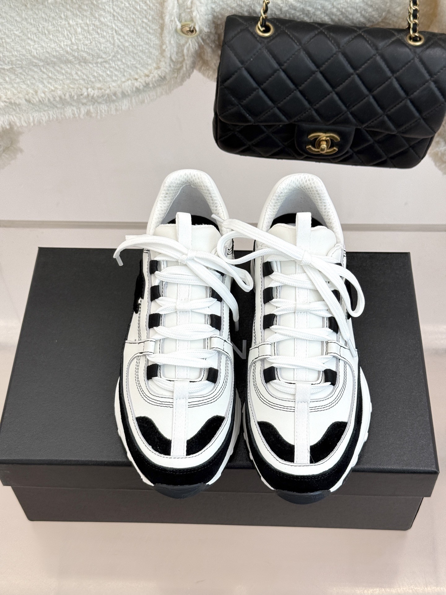 CHANE* ｜小香26S新品双C运动鞋时尚圈又双叒被香奈儿拿捏住了！就成了各路时髦精的心头好标志性的双