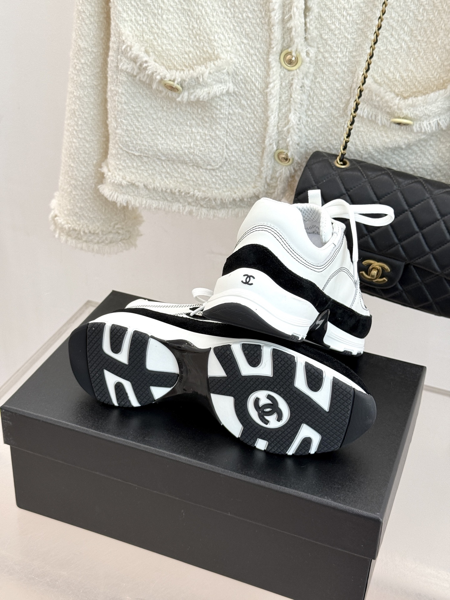 CHANE* ｜小香26S新品双C运动鞋时尚圈又双叒被香奈儿拿捏住了！就成了各路时髦精的心头好标志性的双