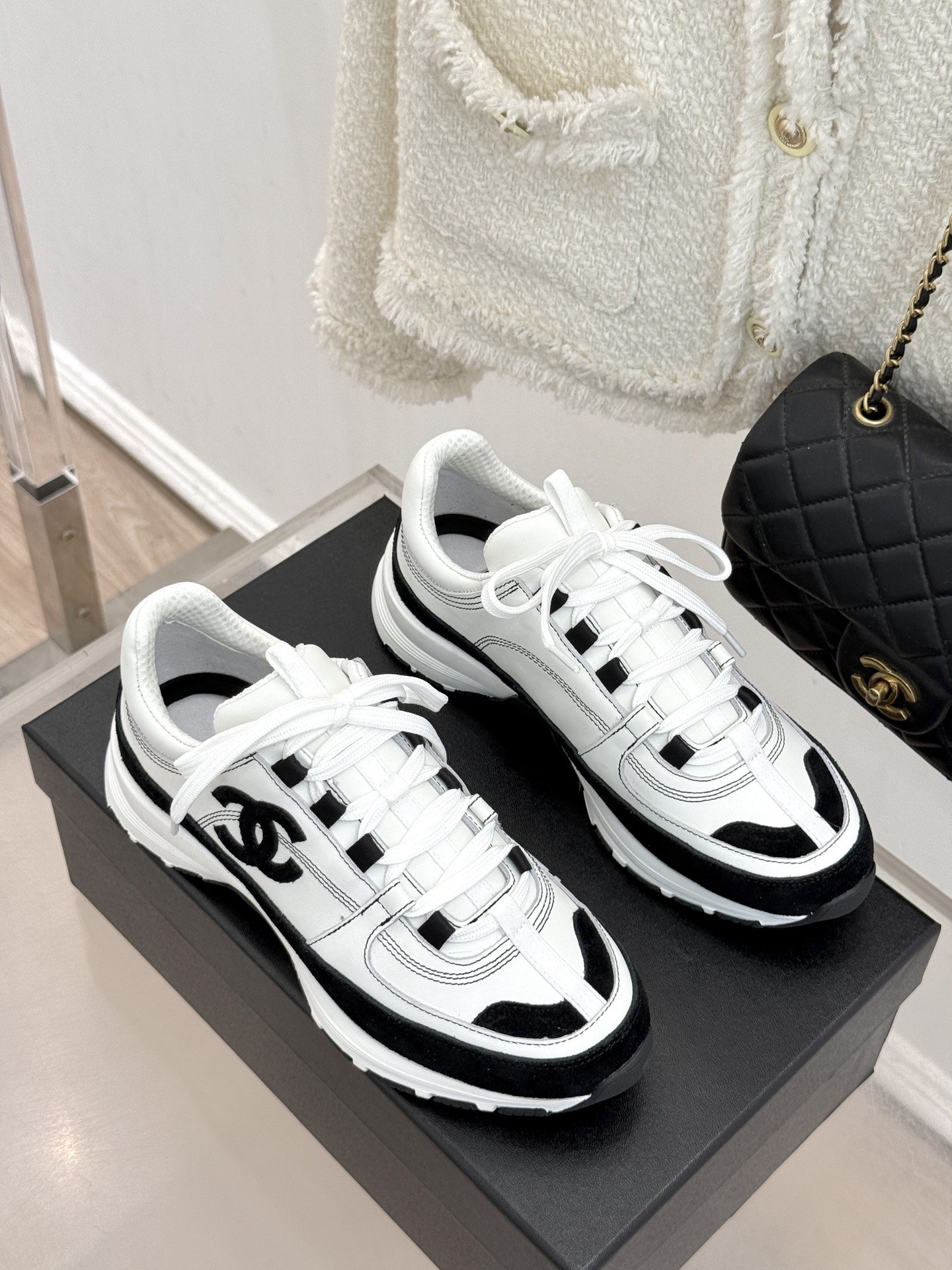 CHANE* ｜小香26S新品双C运动鞋时尚圈又双叒被香奈儿拿捏住了！就成了各路时髦精的心头好标志性的双
