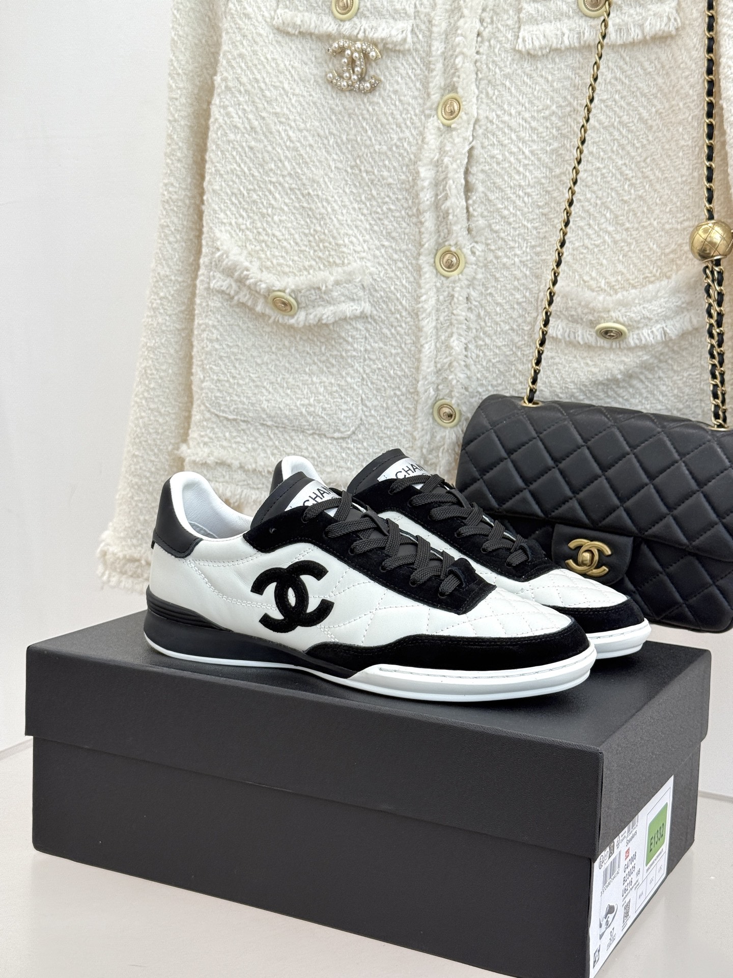 CHANE*｜小香26S双C菱格德训鞋运动鞋将经典菱格与复古德训鞋型完美相融。甄选细腻皮革与麂皮拼接 质