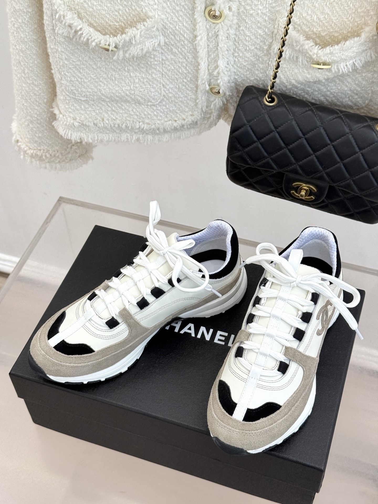 CHANE* ｜小香26S新品双C运动鞋时尚圈又双叒被香奈儿拿捏住了！就成了各路时髦精的心头好标志性的双