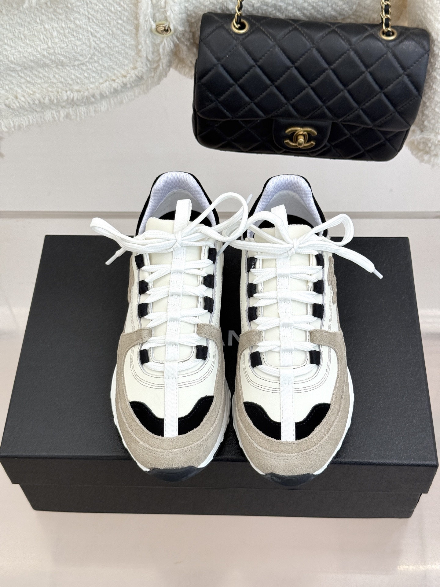CHANE* ｜小香26S新品双C运动鞋时尚圈又双叒被香奈儿拿捏住了！就成了各路时髦精的心头好标志性的双