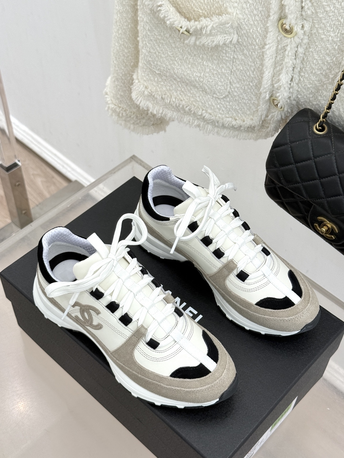 CHANE* ｜小香26S新品双C运动鞋时尚圈又双叒被香奈儿拿捏住了！就成了各路时髦精的心头好标志性的双