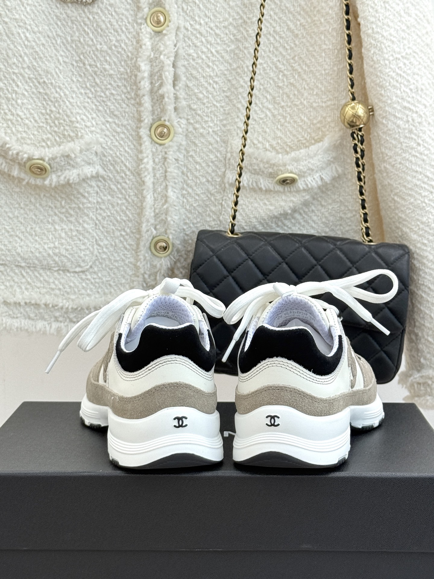 CHANE* ｜小香26S新品双C运动鞋时尚圈又双叒被香奈儿拿捏住了！就成了各路时髦精的心头好标志性的双