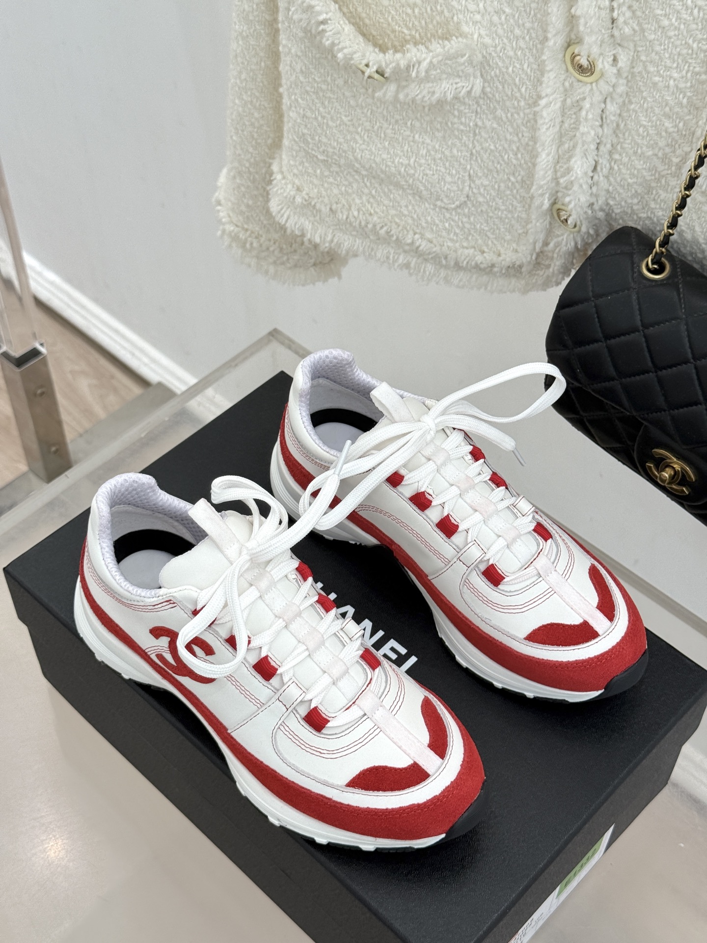 CHANE* ｜小香26S新品双C运动鞋时尚圈又双叒被香奈儿拿捏住了！就成了各路时髦精的心头好标志性的双