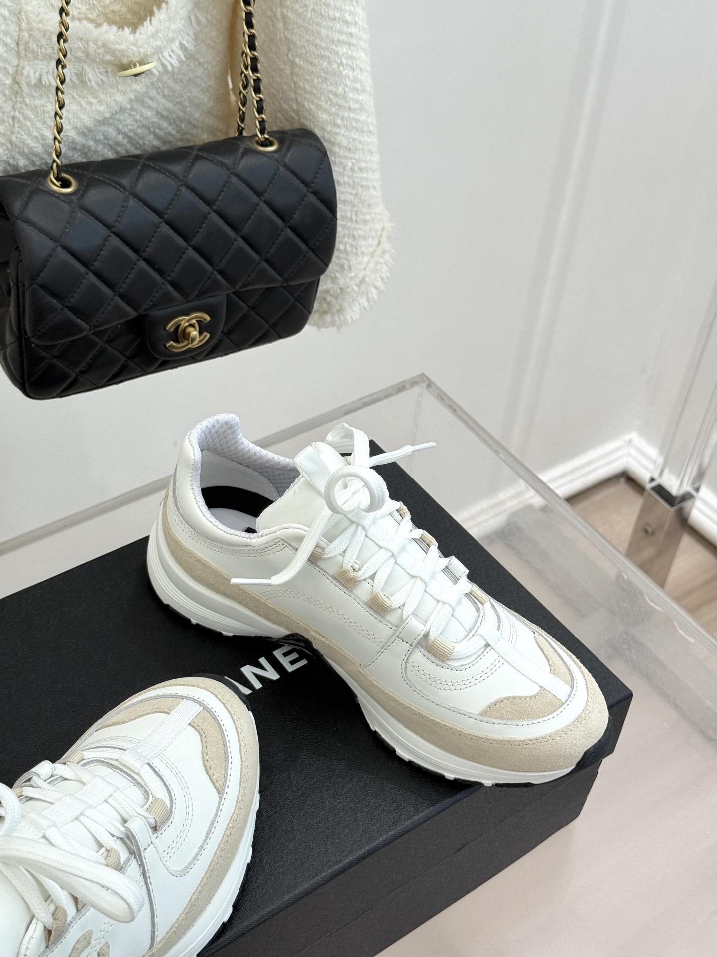 CHANE* ｜小香26S新品双C运动鞋时尚圈又双叒被香奈儿拿捏住了！就成了各路时髦精的心头好标志性的双