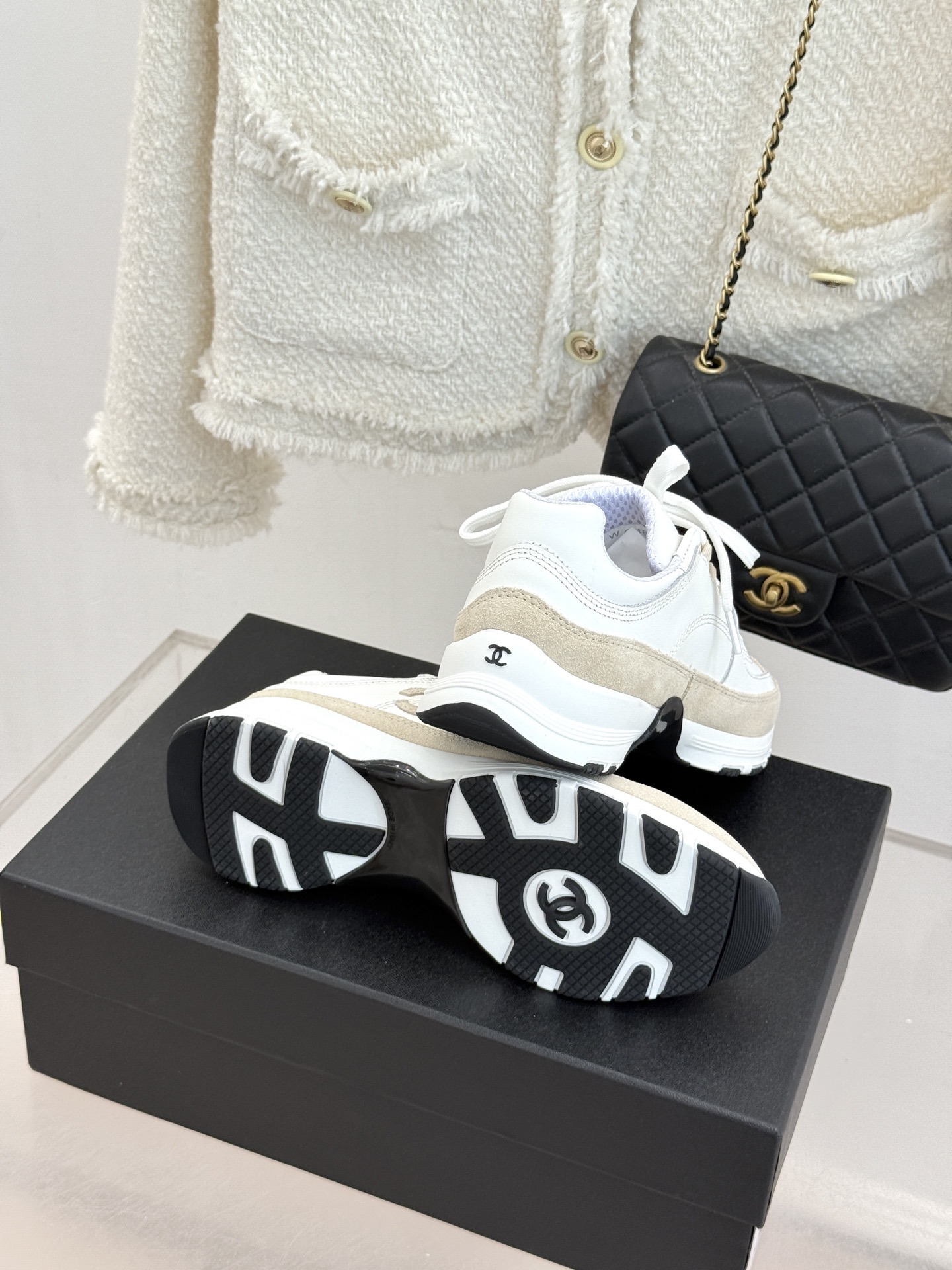 CHANE* ｜小香26S新品双C运动鞋时尚圈又双叒被香奈儿拿捏住了！就成了各路时髦精的心头好标志性的双