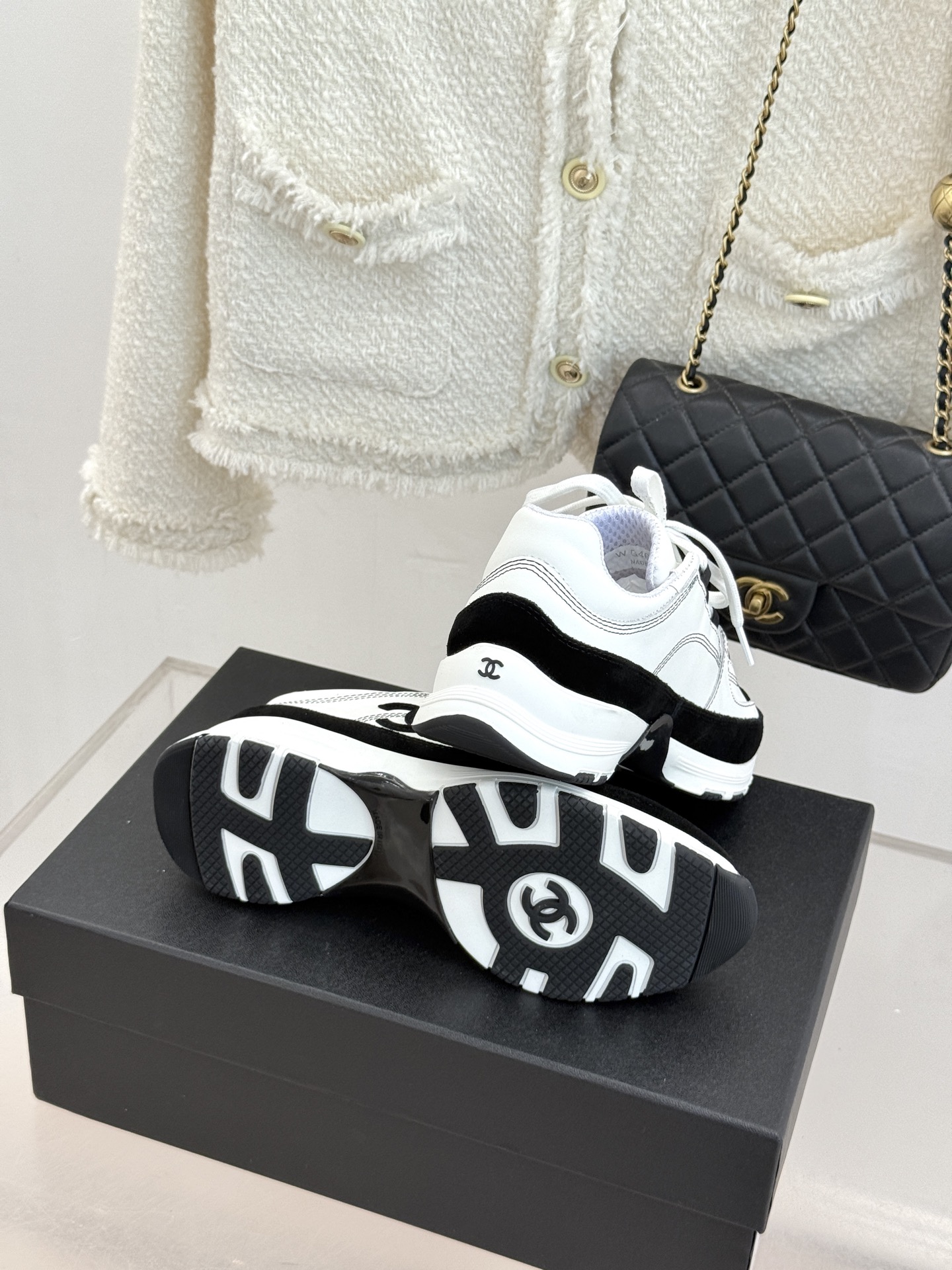 CHANE* ｜小香26S新品双C运动鞋时尚圈又双叒被香奈儿拿捏住了！就成了各路时髦精的心头好标志性的双