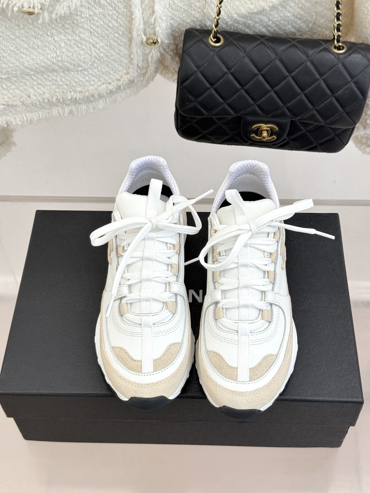 CHANE* ｜小香26S新品双C运动鞋时尚圈又双叒被香奈儿拿捏住了！就成了各路时髦精的心头好标志性的双