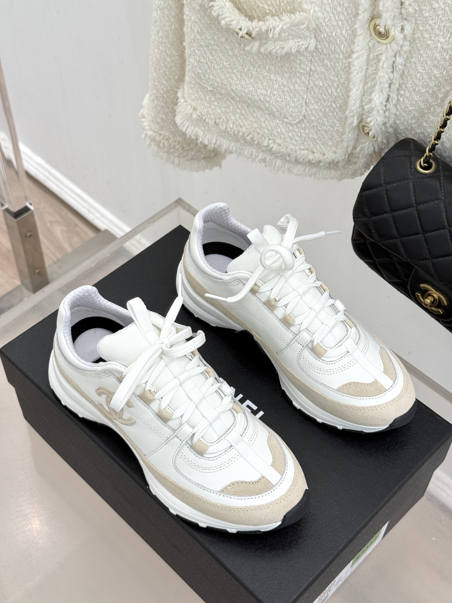 CHANE* ｜小香26S新品双C运动鞋时尚圈又双叒被香奈儿拿捏住了！就成了各路时髦精的心头好标志性的双