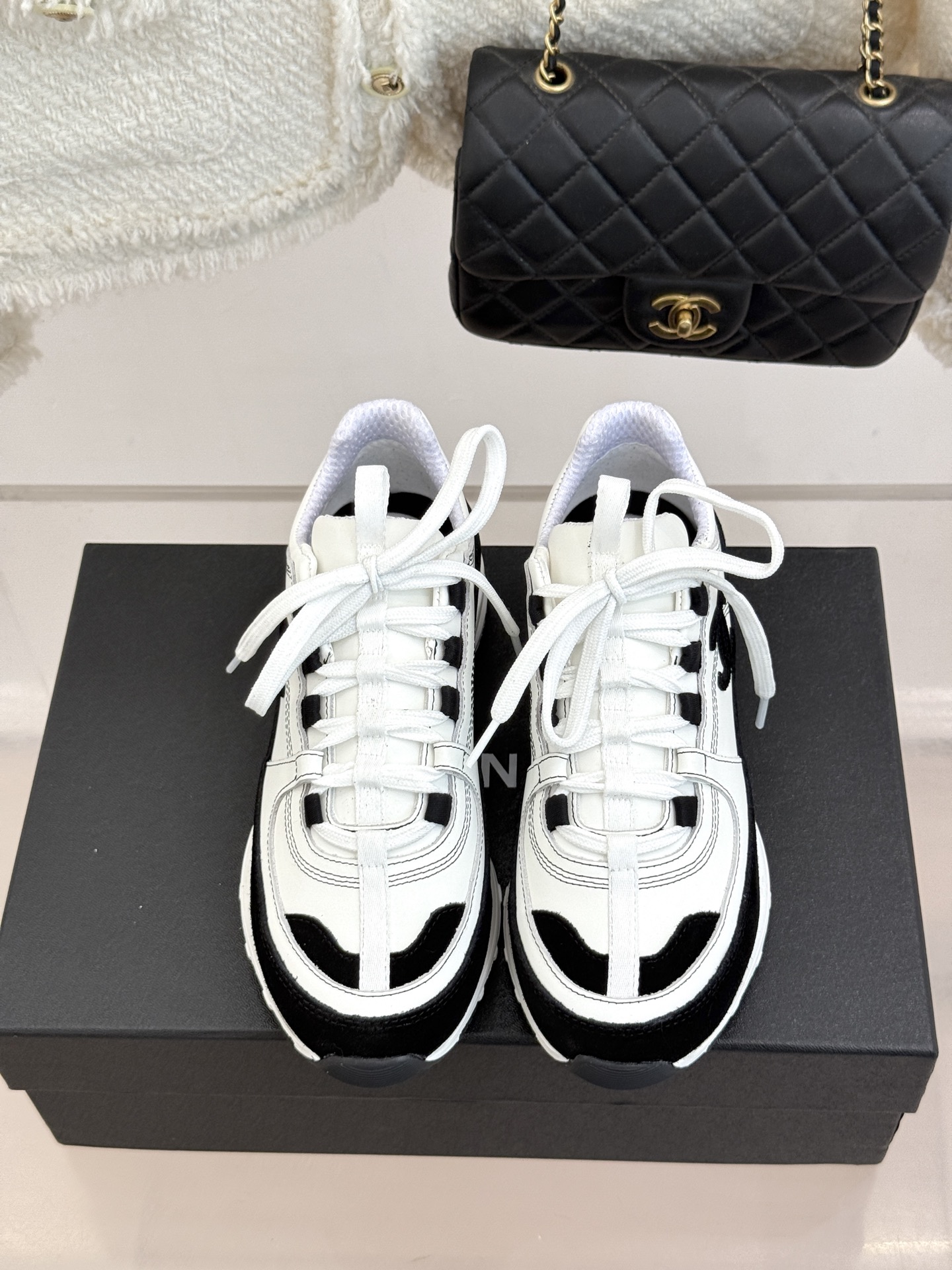 CHANE* ｜小香26S新品双C运动鞋时尚圈又双叒被香奈儿拿捏住了！就成了各路时髦精的心头好标志性的双