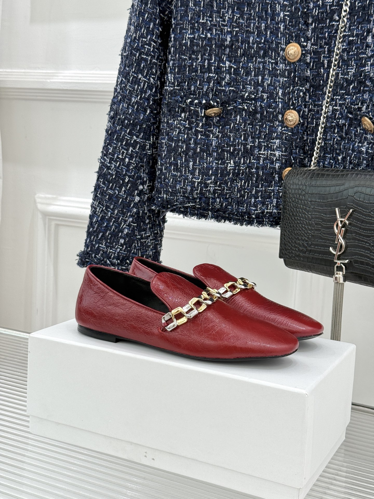 Jil Sander/吉尔桑达26WF新品极简链条复古乐福鞋以极简美学重构复古格调。甄选细腻小牛皮 质感