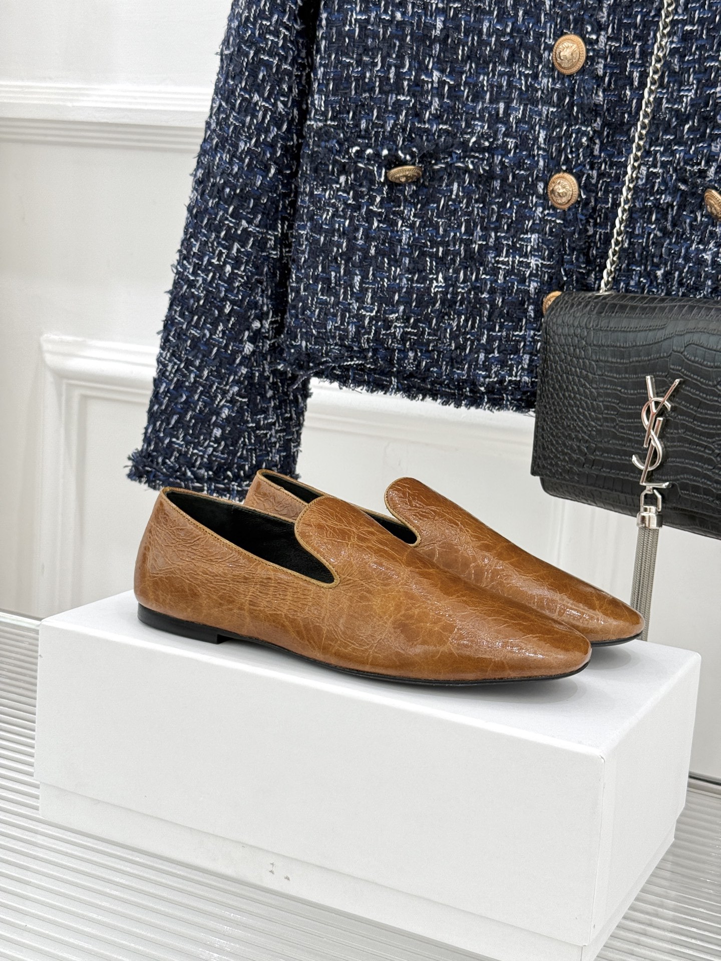 Jil Sander/吉尔桑达26WF新品极简链条复古乐福鞋以极简美学重构复古格调。甄选细腻小牛皮 质感