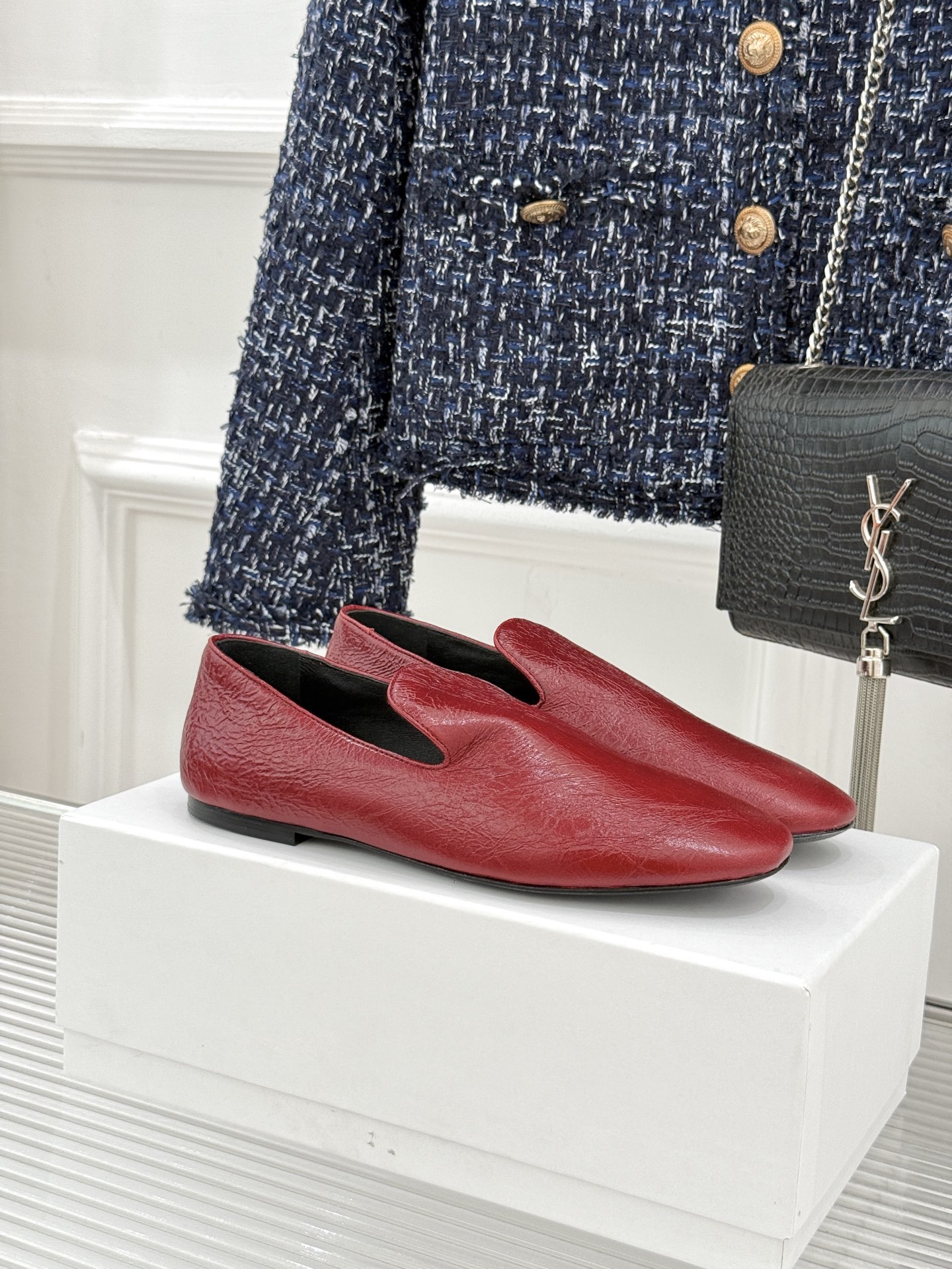 Jil Sander/吉尔桑达26WF新品极简链条复古乐福鞋以极简美学重构复古格调。甄选细腻小牛皮 质感