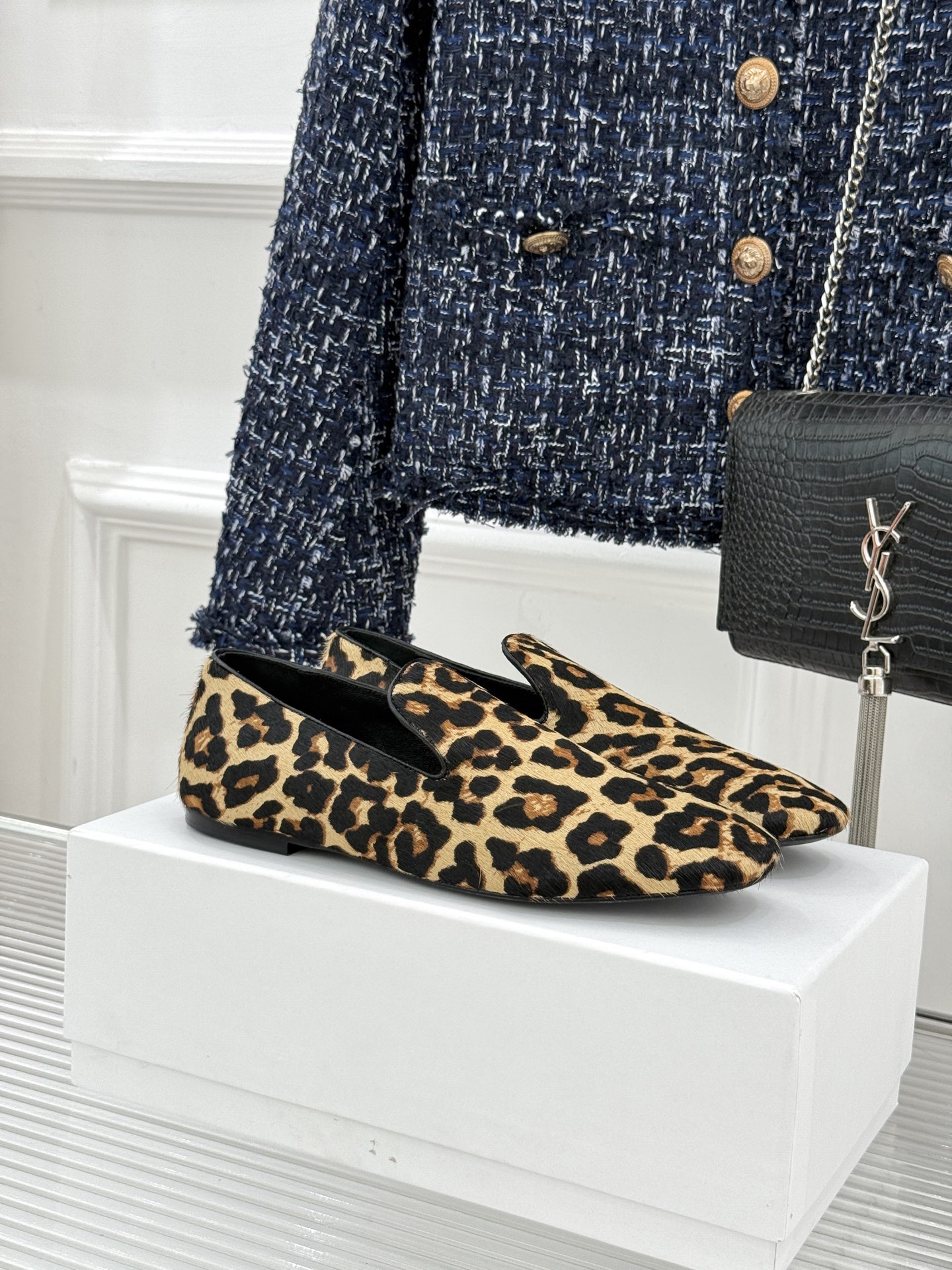 Jil Sander/吉尔桑达26WF新品极简链条复古乐福鞋以极简美学重构复古格调。甄选细腻小牛皮 质感