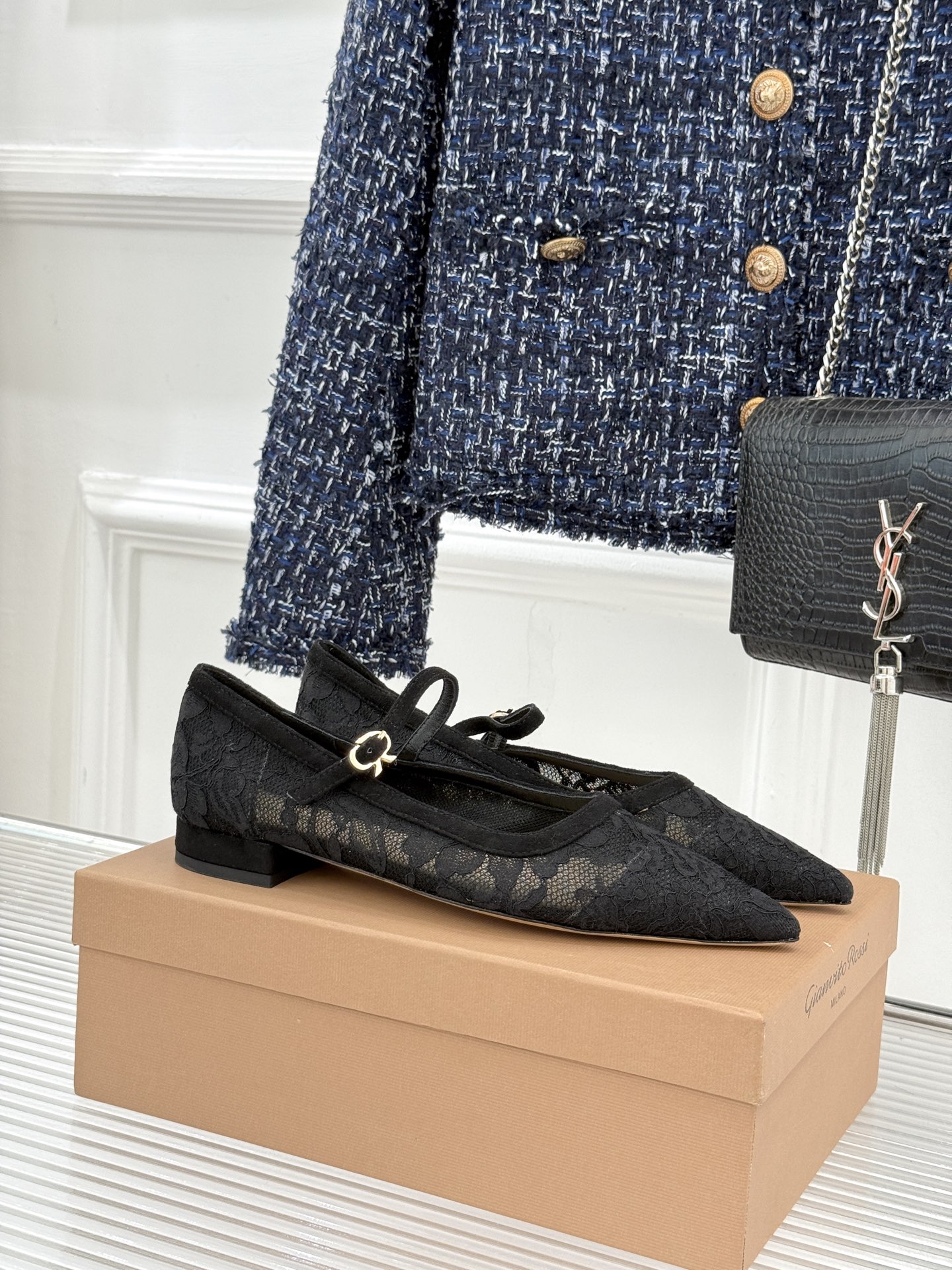 Gianvito Rossi26WF新品蕾丝尖头单鞋将浪漫蕾丝与利落尖头相融打造兼具优雅与气场的经典单鞋