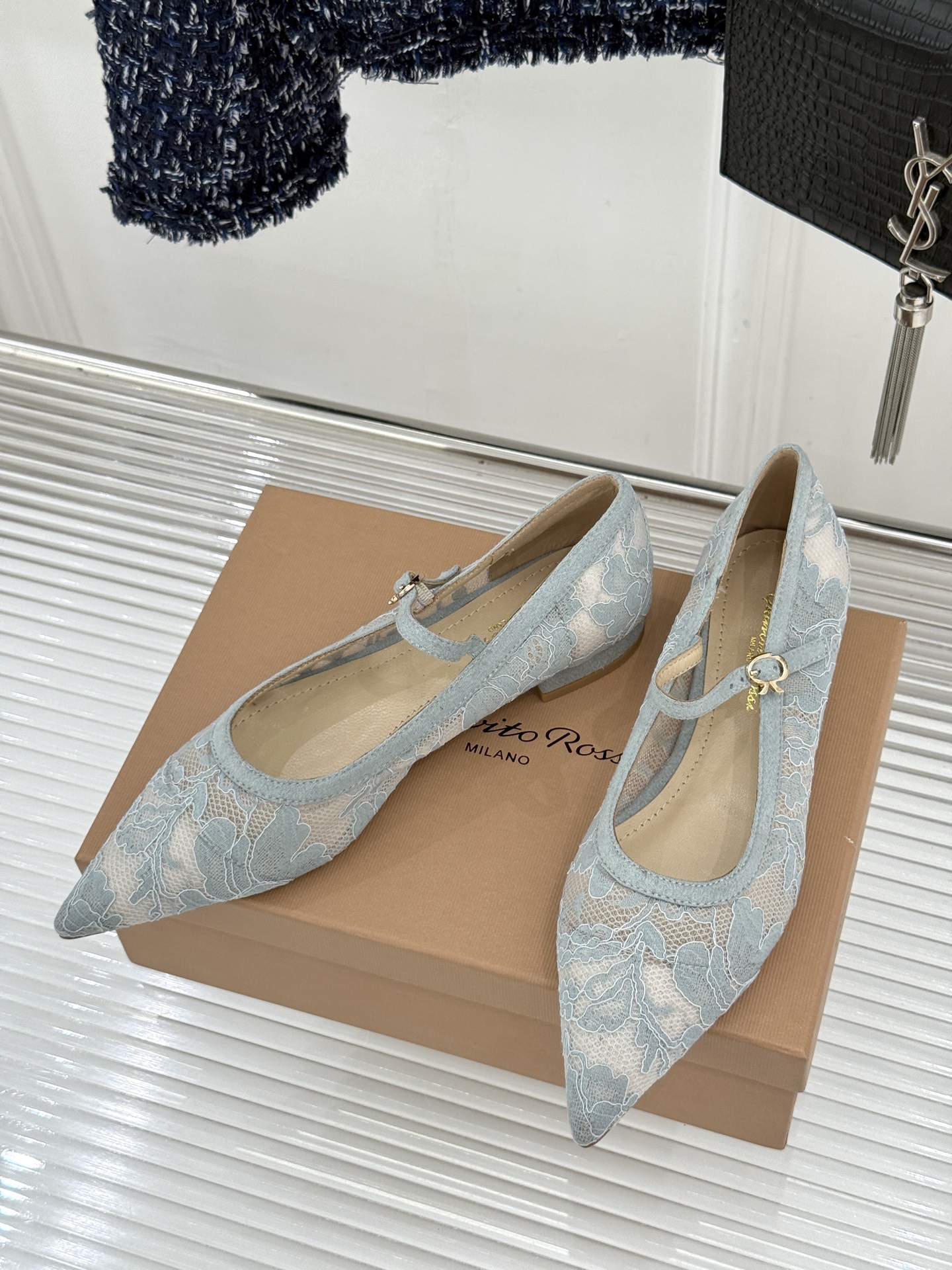 Gianvito Rossi26WF新品蕾丝尖头单鞋将浪漫蕾丝与利落尖头相融打造兼具优雅与气场的经典单鞋