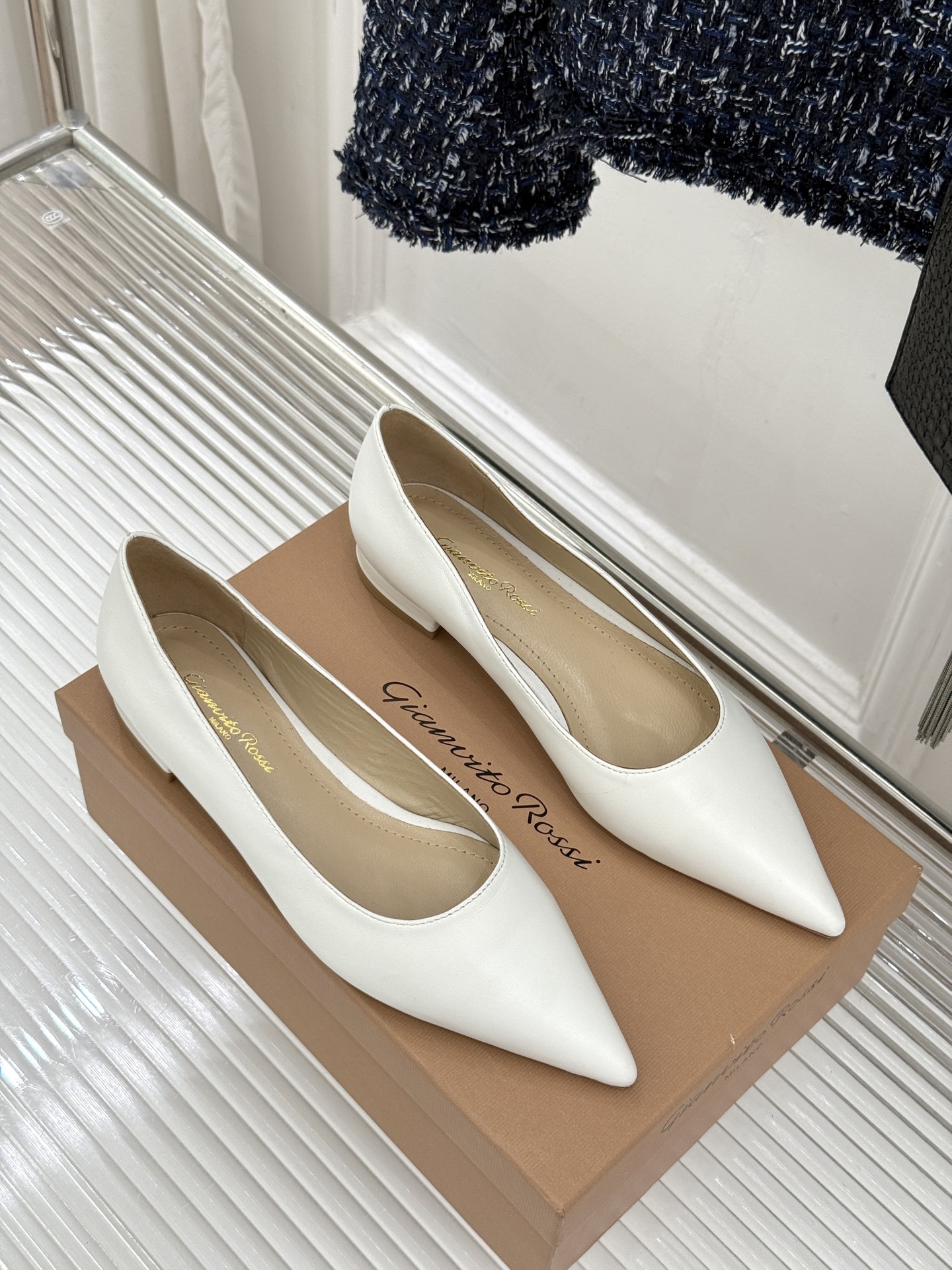 Gianvito Rossi经典极简尖头高跟鞋单鞋以「删繁就简」的意式匠心将高奢质感藏于利落线条让每一步